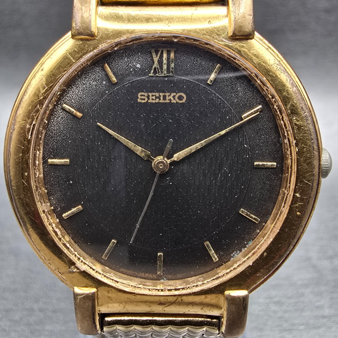 Seiko Watch Men 34mm Gray Dial Gold Tone Round V701-1760 New Battery Vintage1