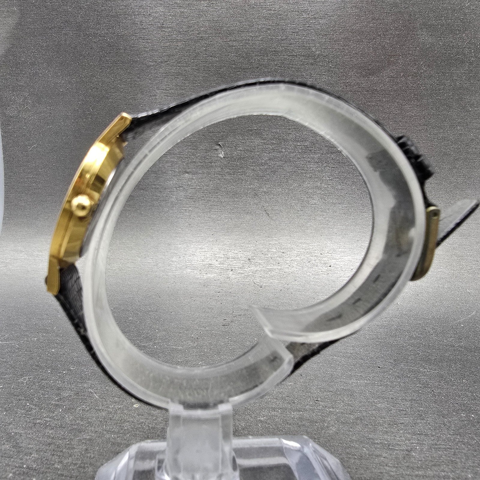 Movado Museum Watch Women 25mm Black Dial Gold Tone Round 87.A1.832 New Batt GHV6