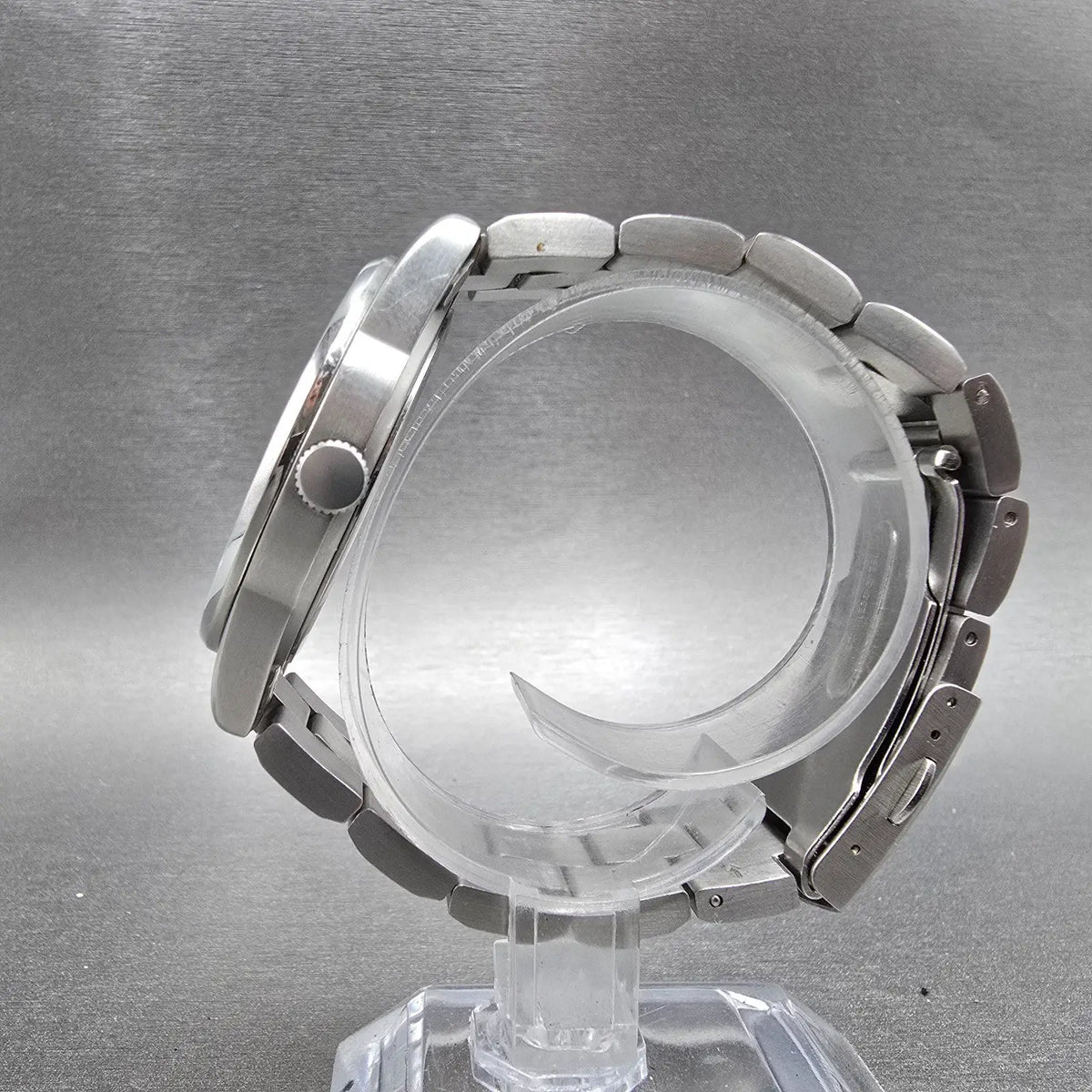 Guess Steel Watch Men 37mm Champagne Dial Steel Date Round G85391G New Battery6
