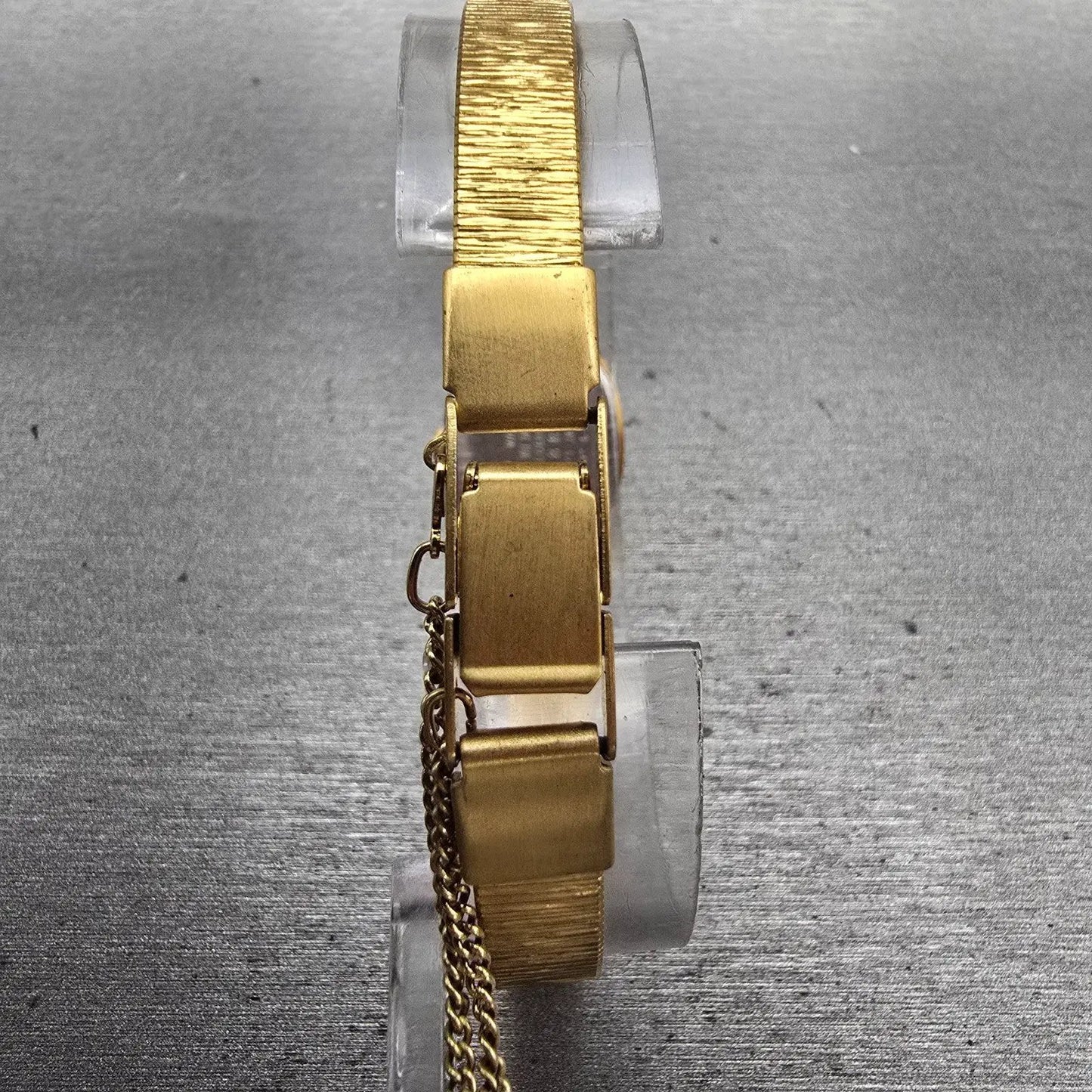 Citizen CQ Watch Women 16mm Champagne Dial Gold Tone Oval 5920-S50150 New Batt7