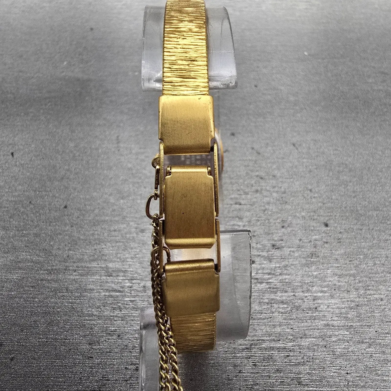 Citizen CQ Watch Women 16mm Champagne Dial Gold Tone Oval 5920-S50150 New Batt7