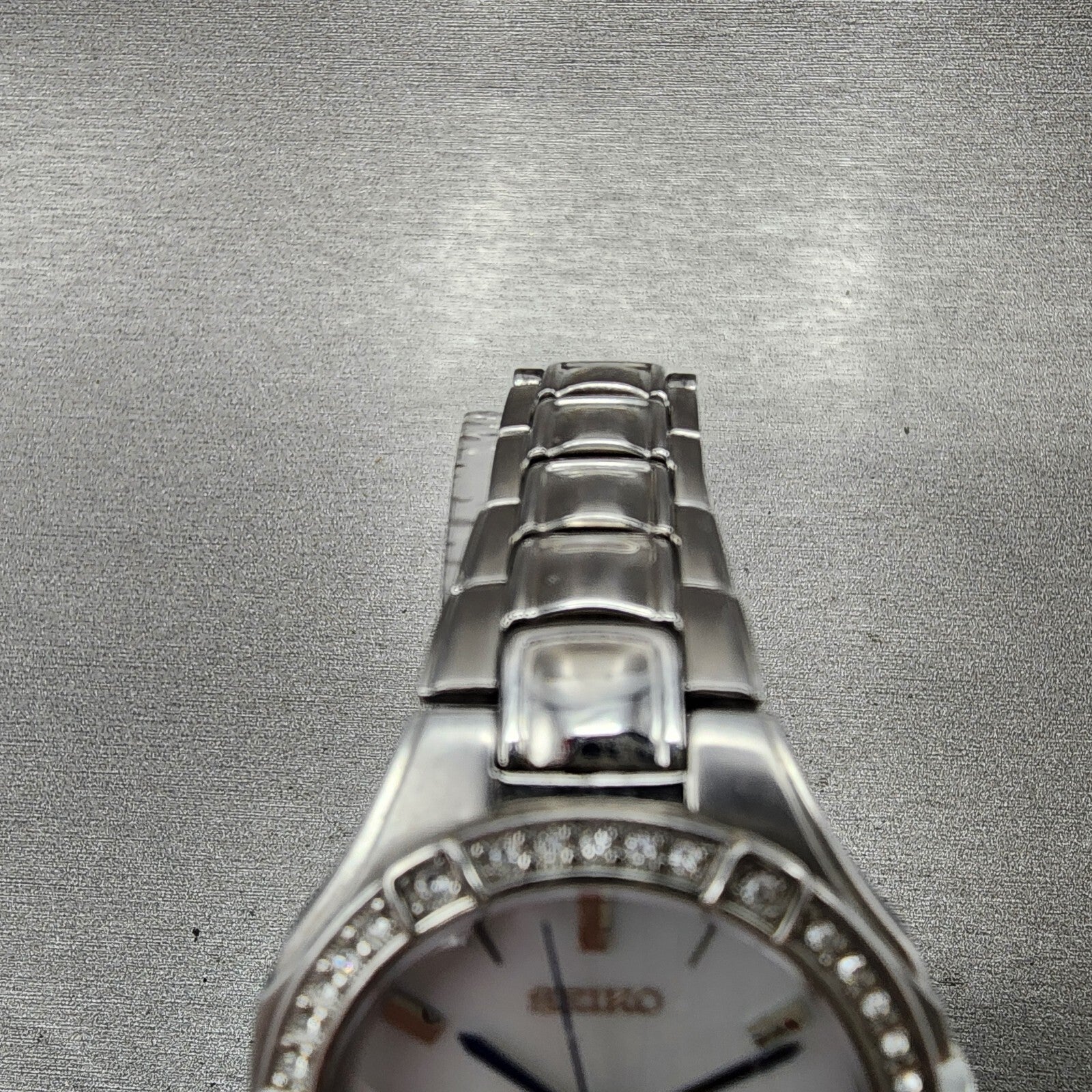 Seiko Solar Watch Women 31mm MOP Dial Silver Dial Date Round V1370ca0 Runs4