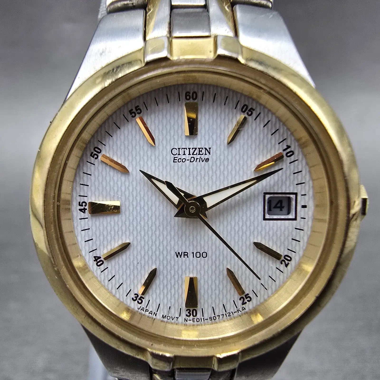 Citizen Eco-Drive Watch Women 26mm White Dial Two Tone Date E011-S049555 Runs HK1