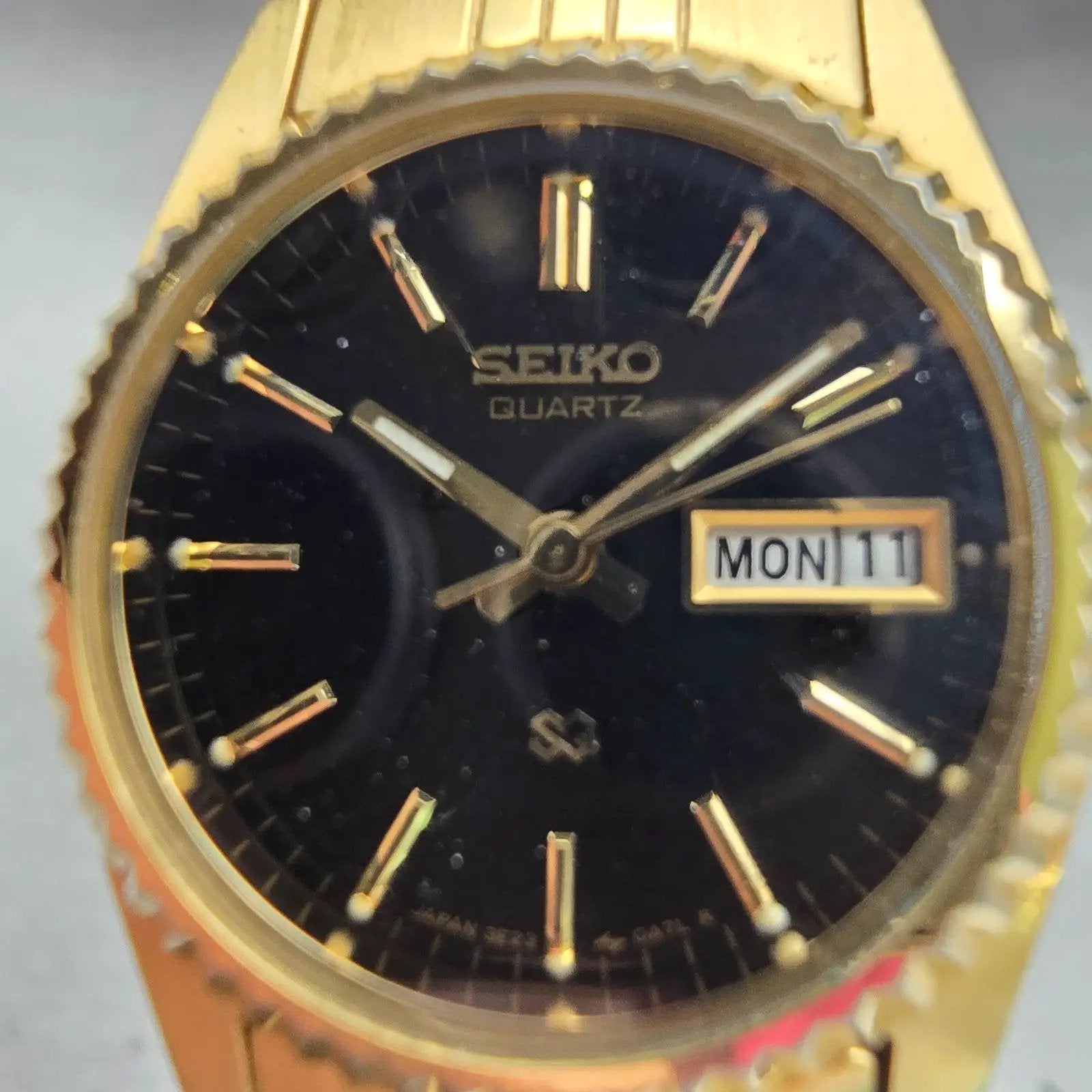 Seiko SQ Watch Women 24mm Black Dial Gold Tone Daydate Round 3E23-0A69 New Batt1