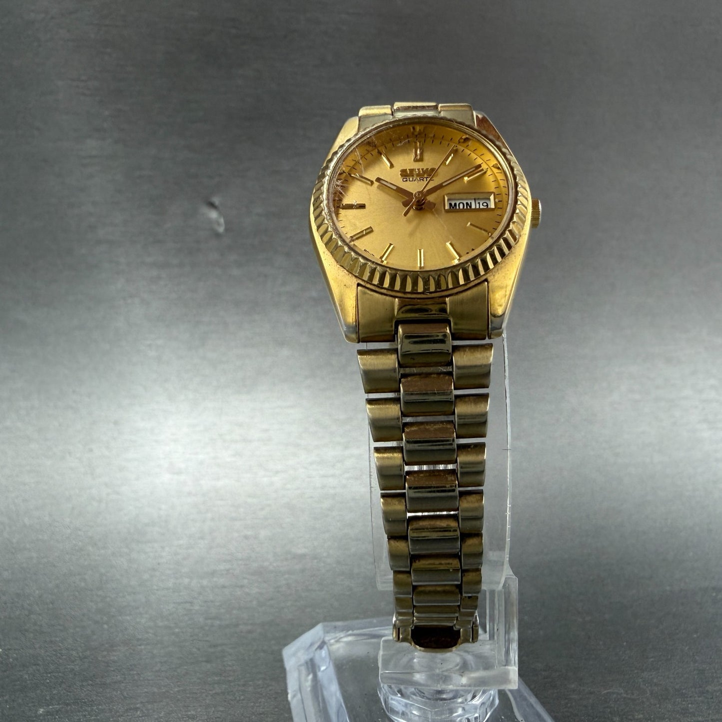 Seiko Watch Women 25mm Gold Dial Gold Tone Daydate Round 7N83-0041 New Battery 75