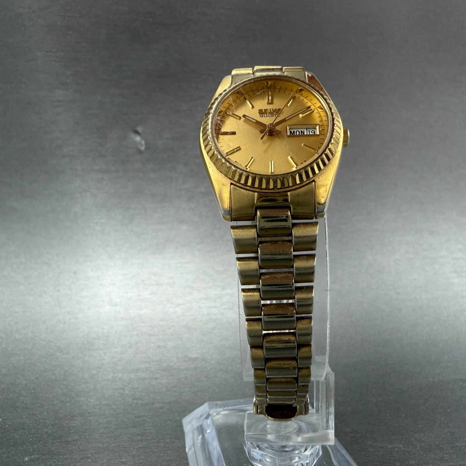 Seiko Watch Women 25mm Gold Dial Gold Tone Daydate Round 7N83-0041 New Battery 75