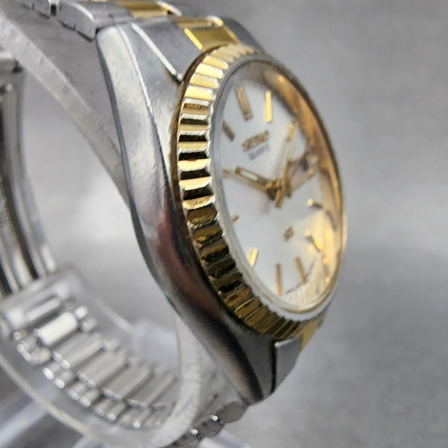Seiko Watch Women 24mm White Dial Two Tone Daydate Round 3E230A69 New Batt BNK13