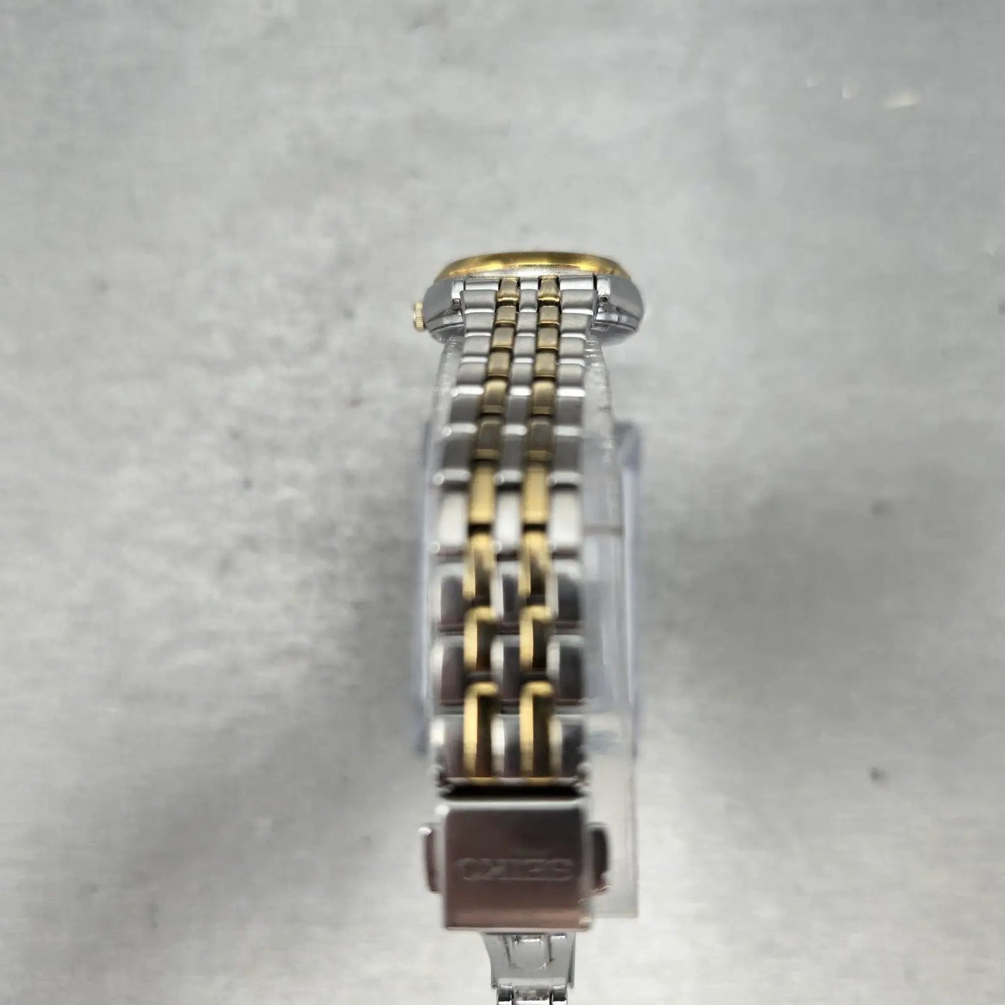 Seiko Solar Watch Women 26mm White Dial Two Tone Daydate Round V138-0AA0 Runs6
