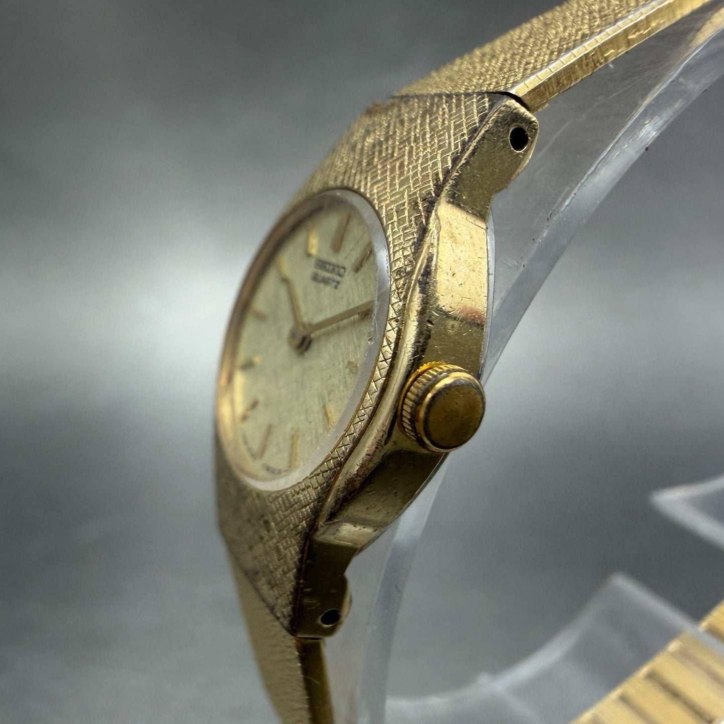 Seiko Watch Women 17mm Champagne DIla Gold Tone Round 2C20-0140 New Battery VTG2