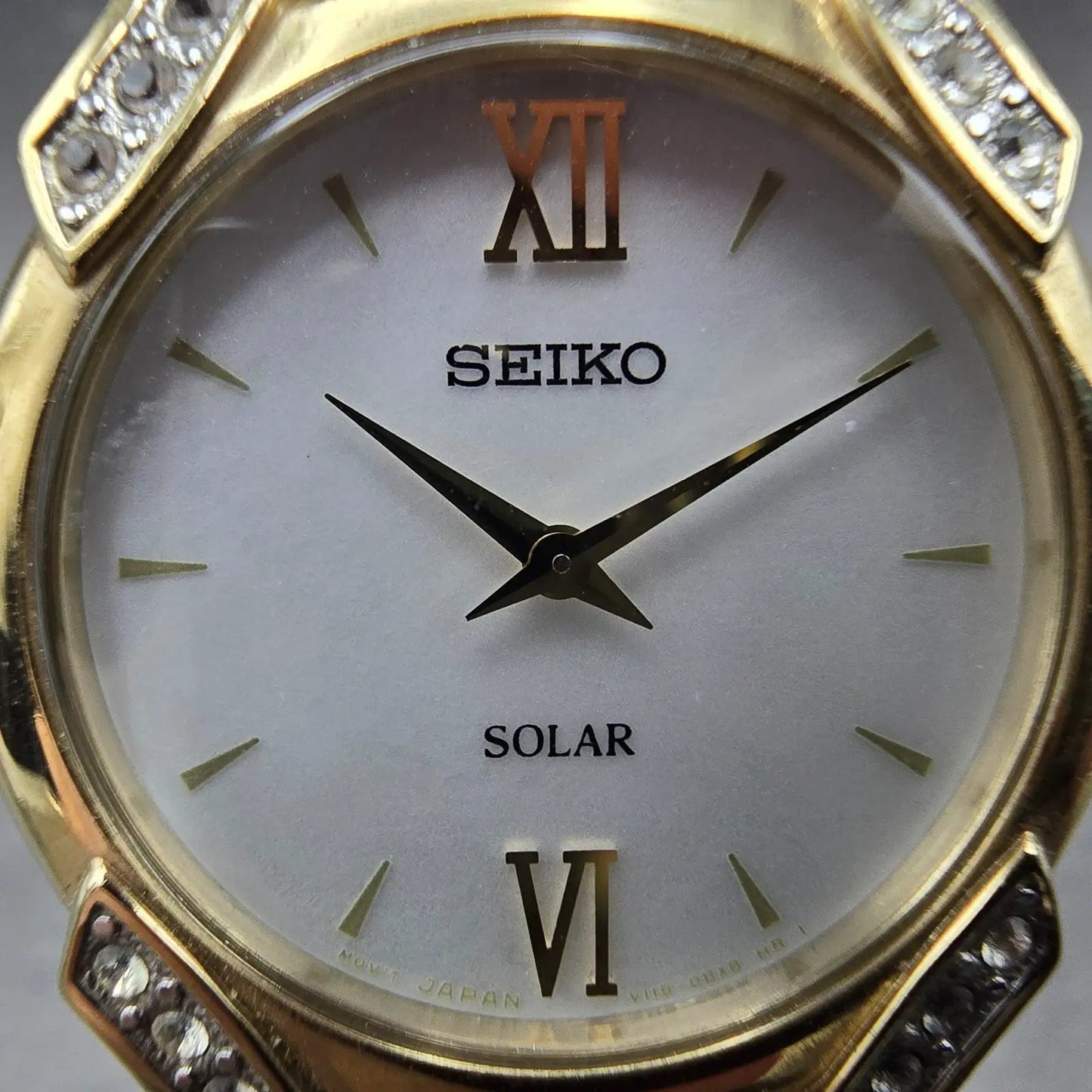Seiko Solar Watch Women 28mm MOP Dial Gold Tone Round V115-0AZ0 Runs Crystals1