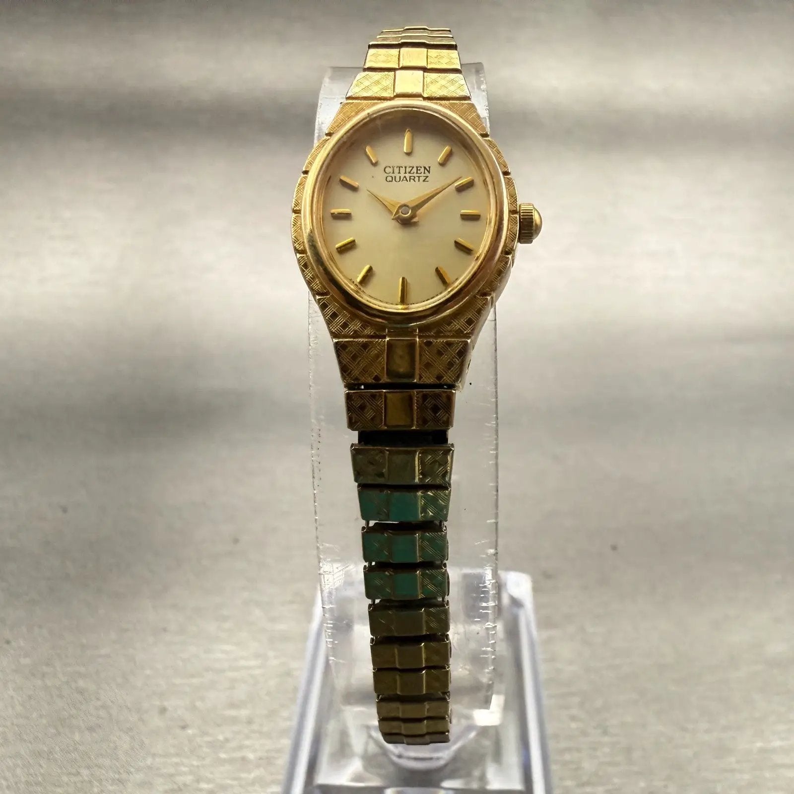 Citizen Watch Women 17mm Champagne Dial Gold Tone Oval 5920-S52446 New Battery5