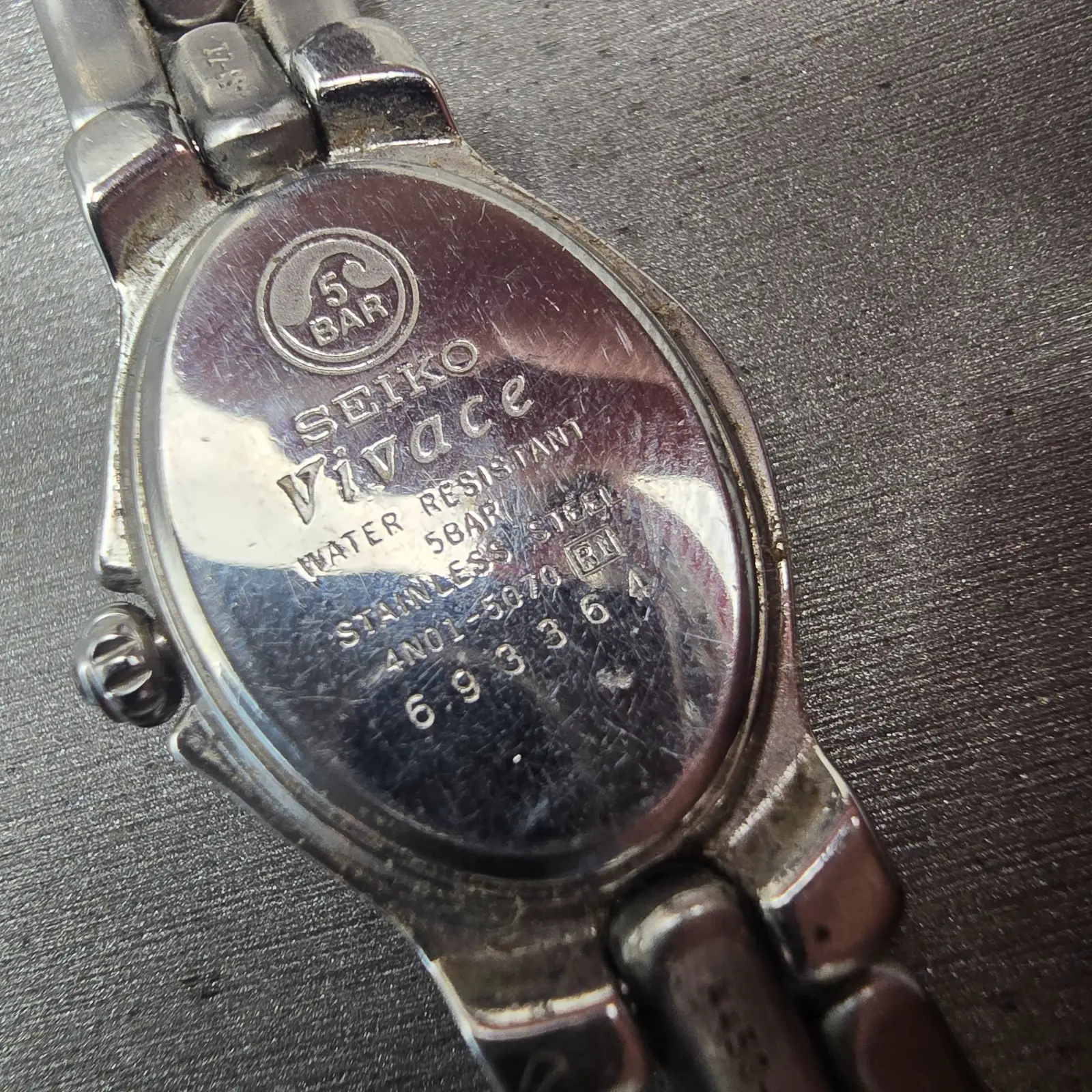 Seiko Vivace Watch Women 21mm White Dial Silver Tone Oval 4N01-5070 New Battery10