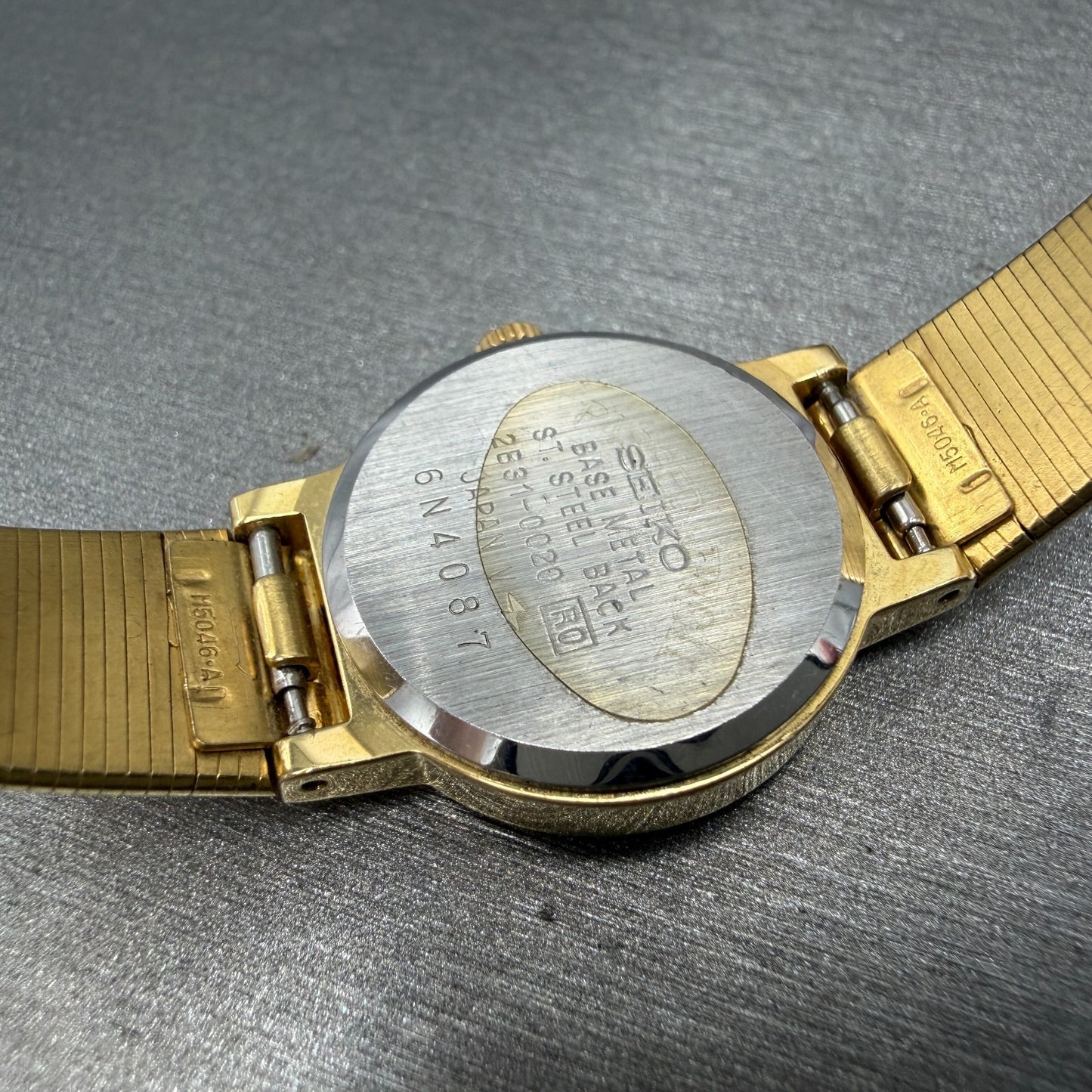 Seiko SX Watch Women 21mm Champagne Dial Gold Tone Round 2B31-0020 New Battery9