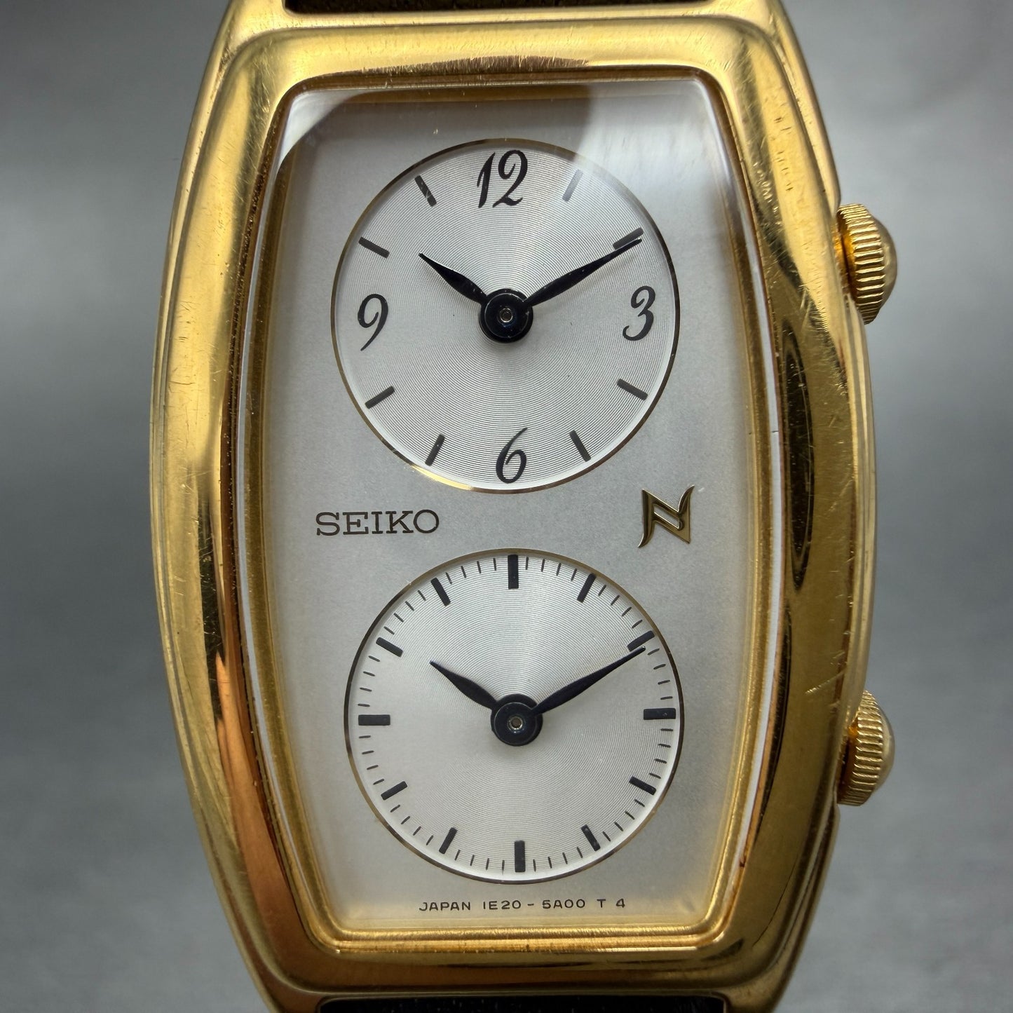 Seiko Dual Time Noie Watch Women 21mm Silver Dial Gold Tone 1E20-8A00 New Batt1