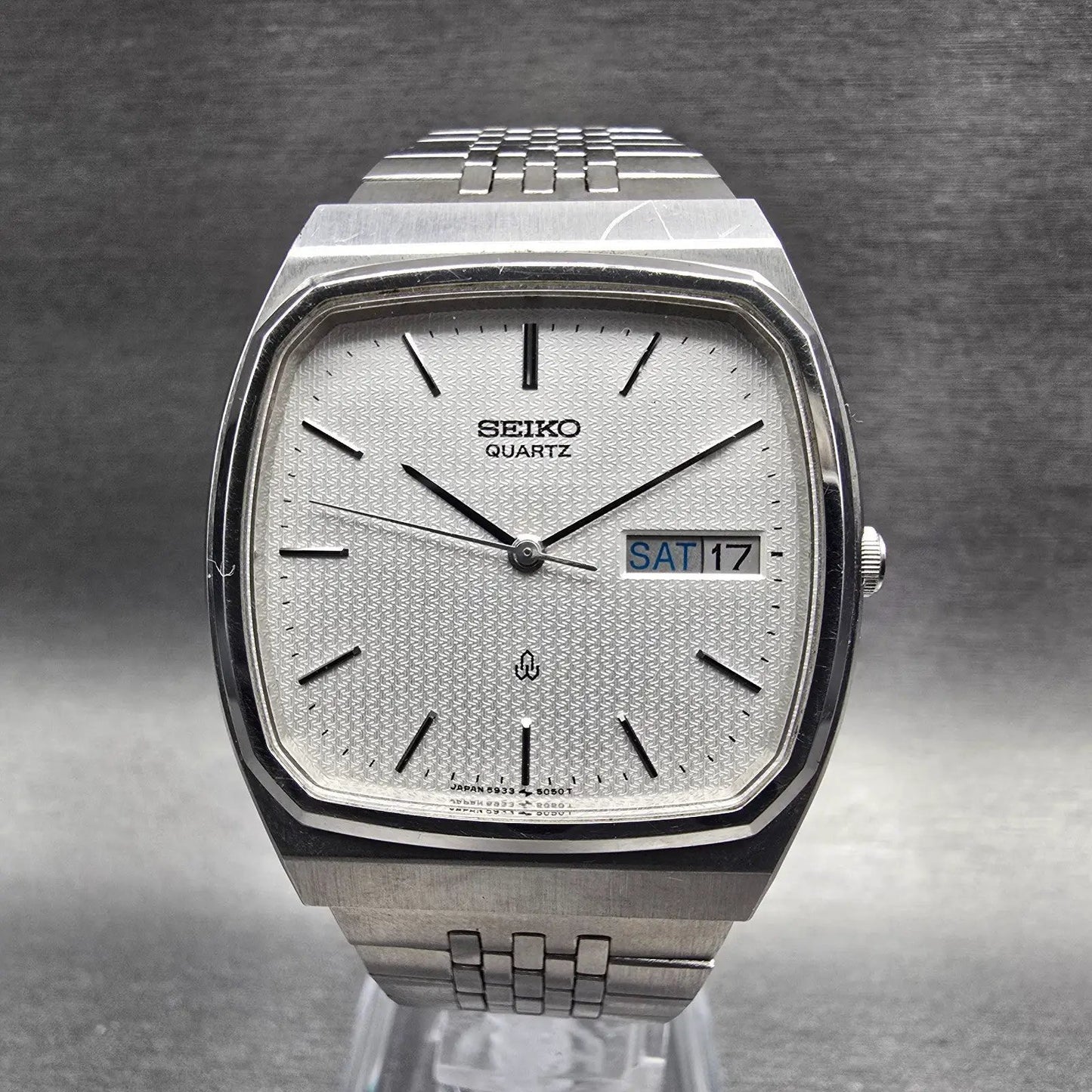 Seiko Watch Men 32mm Silver Dial Silver Tone Daydate Rectangle 5933-5040 New Bat0