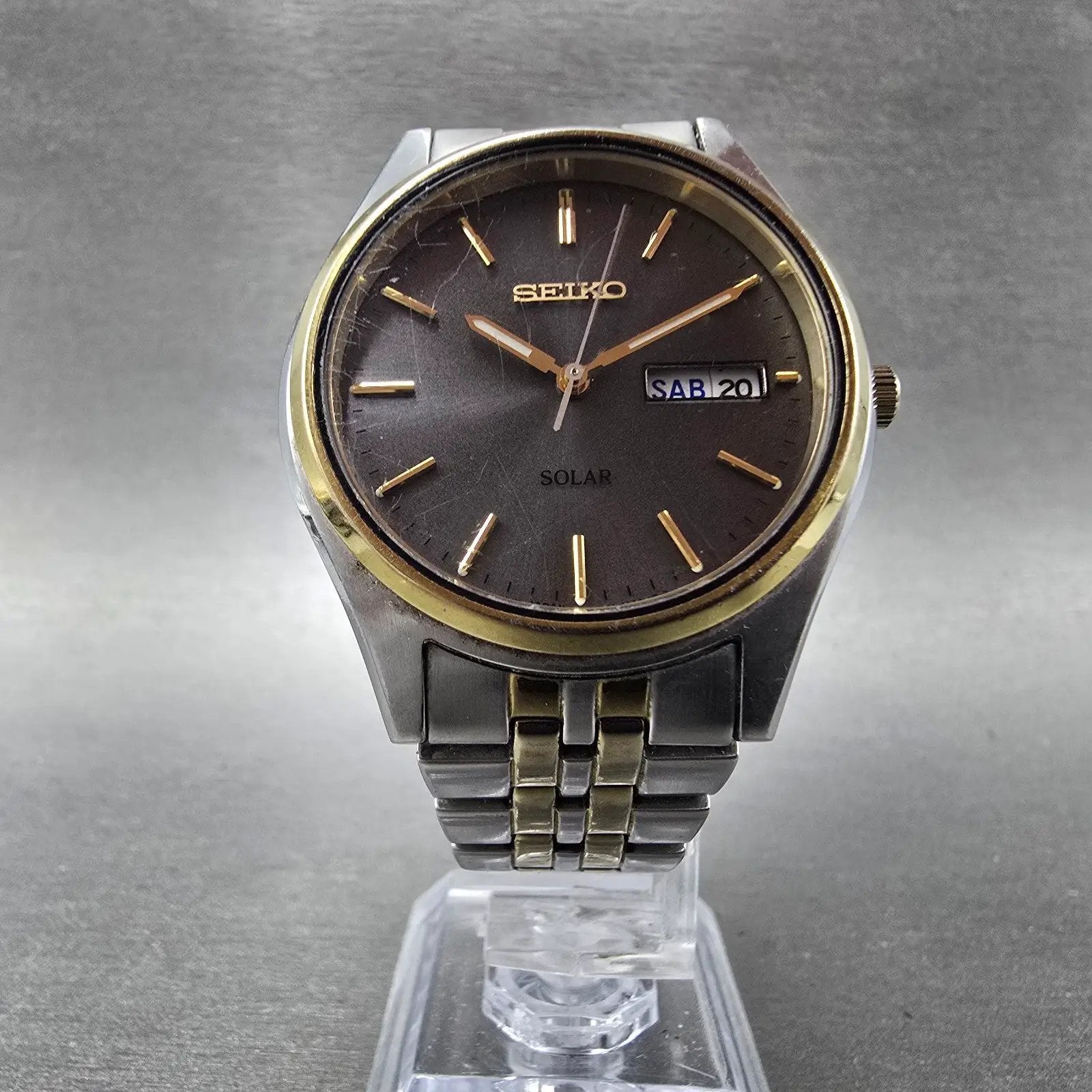 Seiko Solar Watch Men 37mm Gray Dial Two Tone Daydate Round V158-0AA0 Runs JKMN5
