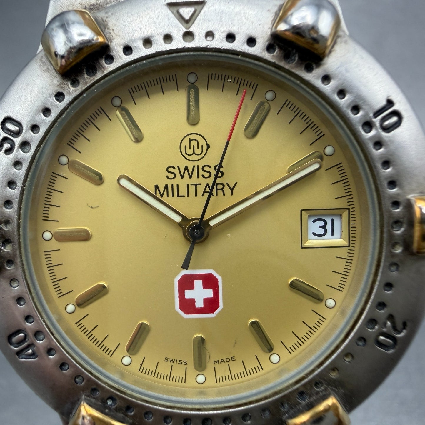 HW Swiss Military Dive Watch Men 37mm Gold Dial Two Tone Date Round New Battery1
