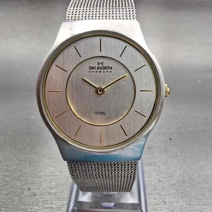 Skagen Watch Women 28mm Silver Dial Silver Tone Round 233SGSC New Batt G0