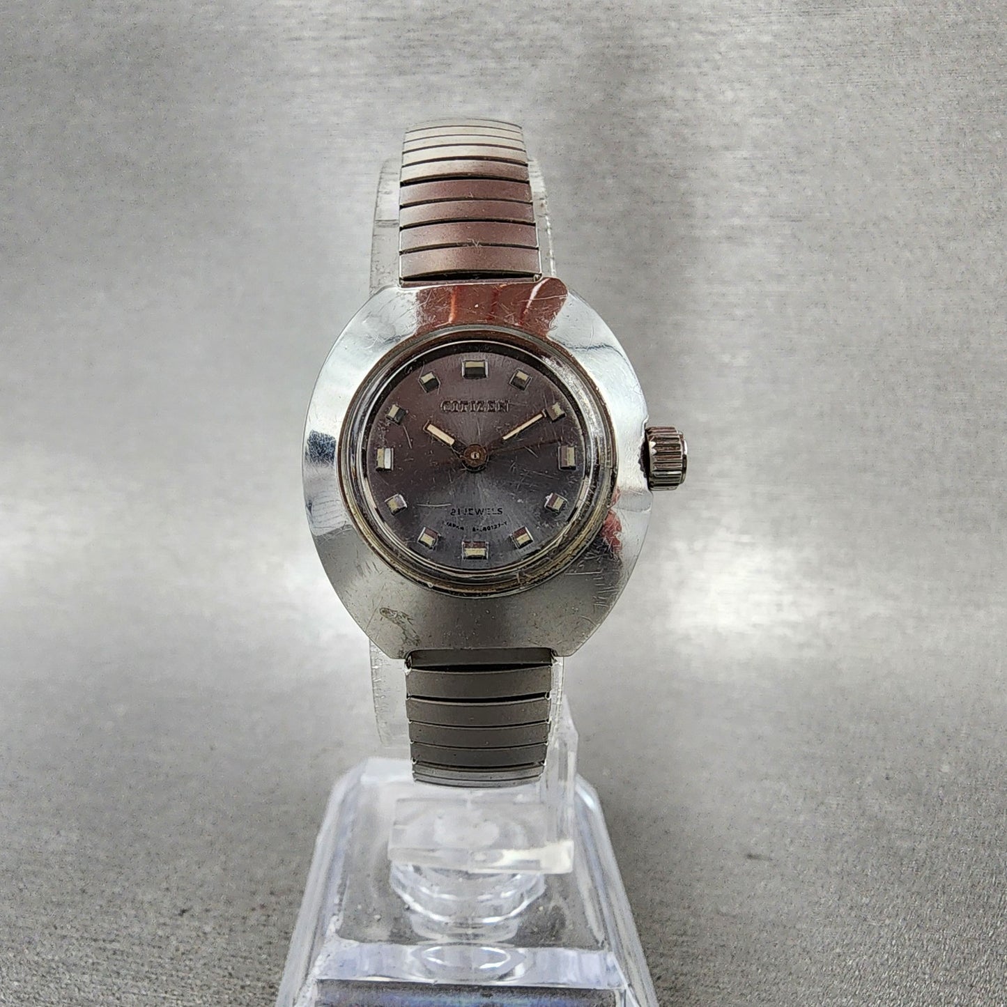 Citizen Watch Women 25mm Silver Dial Silver Tone Manual Wind Runs VTG5