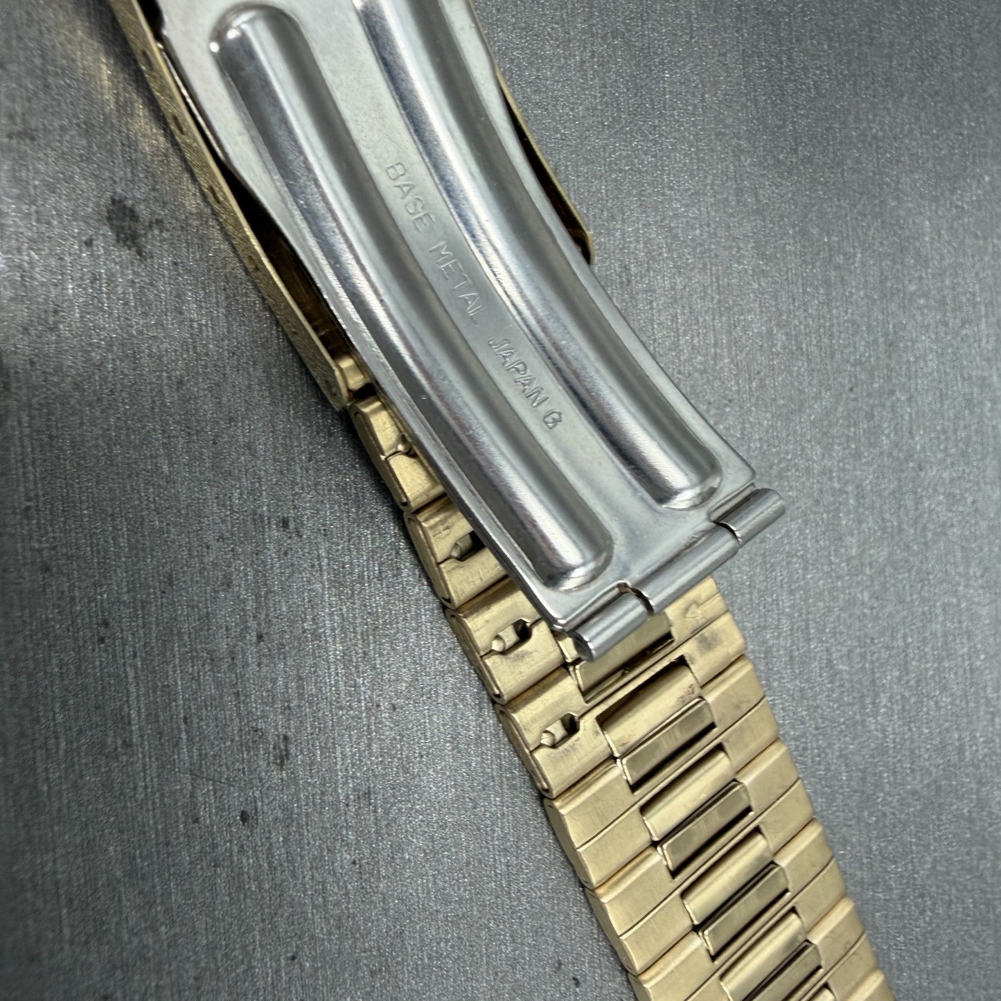 Seiko SQ Bracelet 20mm Stainless Steel Gold Tone Tri Folding Clasp Vintage Japan9