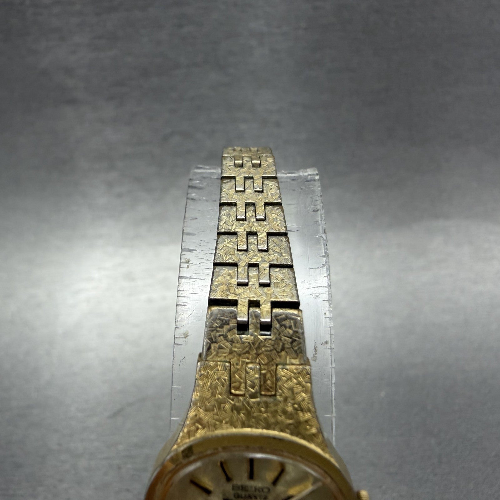 Seiko Watch Women 17mm Gold Dial Gold Tone Oval 1400-7389 New Battery Vintage AN4