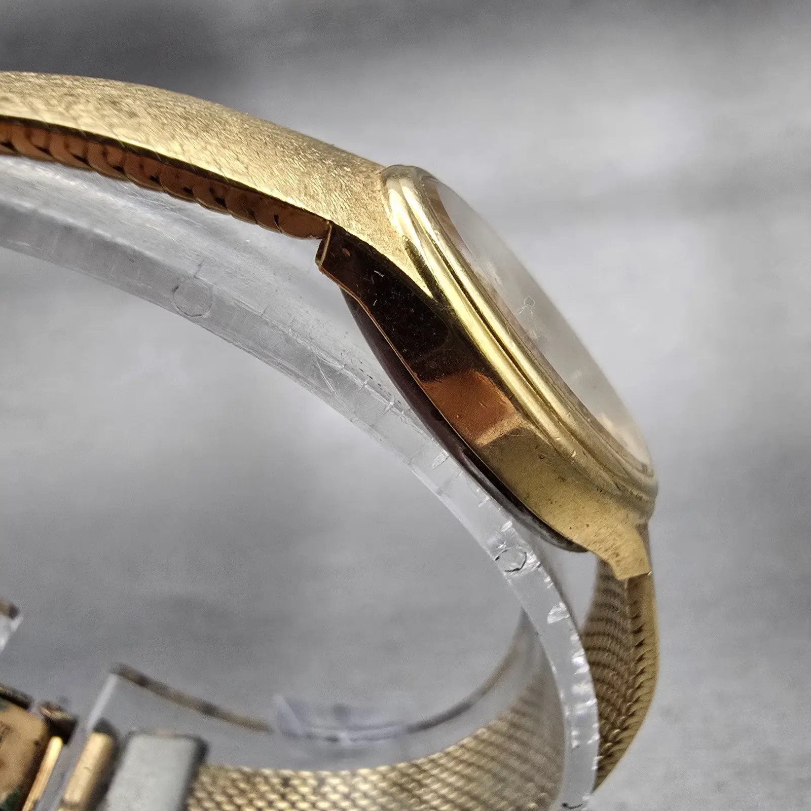 Seiko Watch Women 18mm Champagne Dial Gold Tone Oval 1400-5089 New Battery VTG3