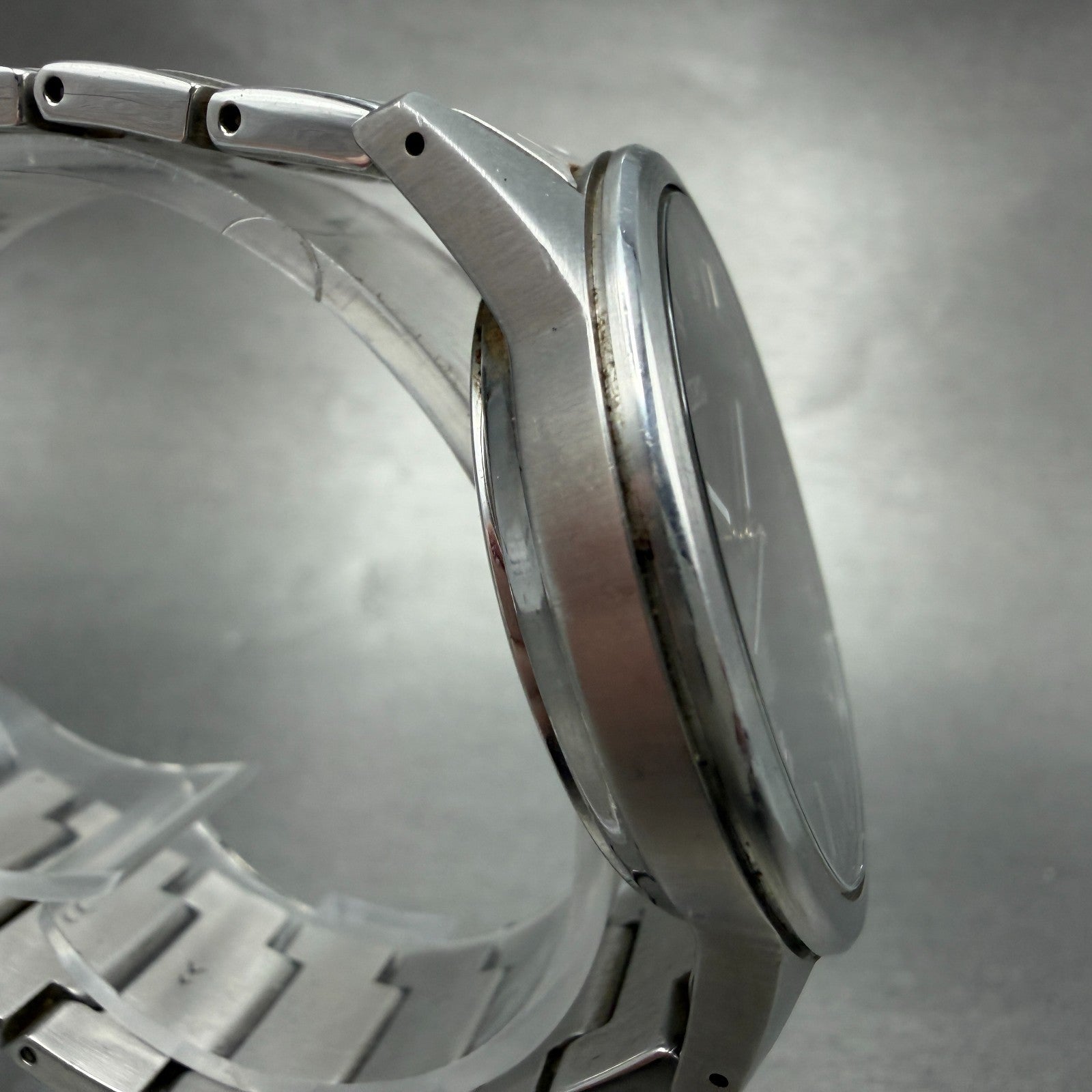 Seiko Solar Watch Men 39mm Black Dial Silver Tone Date Round V147-0AF0 Runs3