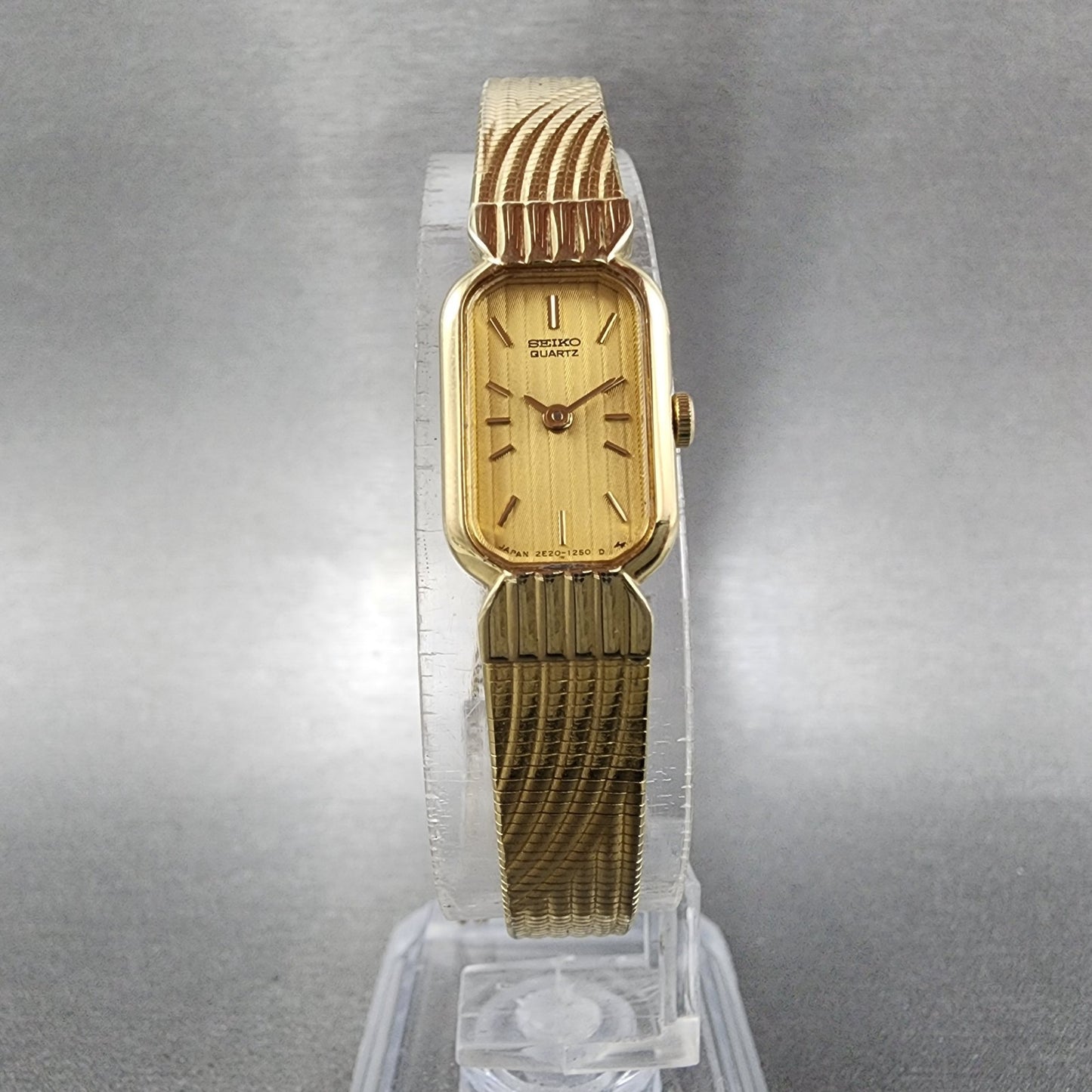 Seiko Tank Watch Women 13mm Champagne Dial Gold Tone 2e206019 New Battery5