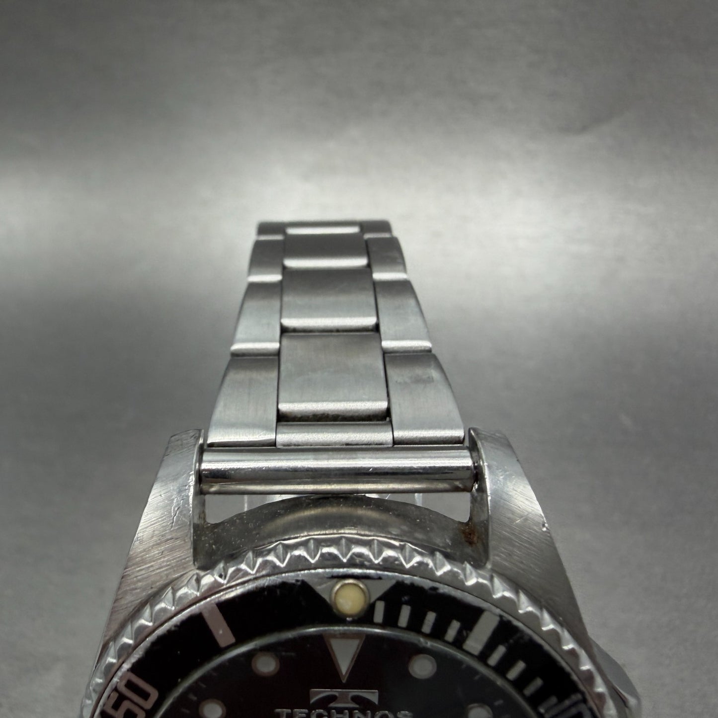 Technos Dive Watch Men 41mm Black Dial Silver Tone Round TAM629 New Battery A4