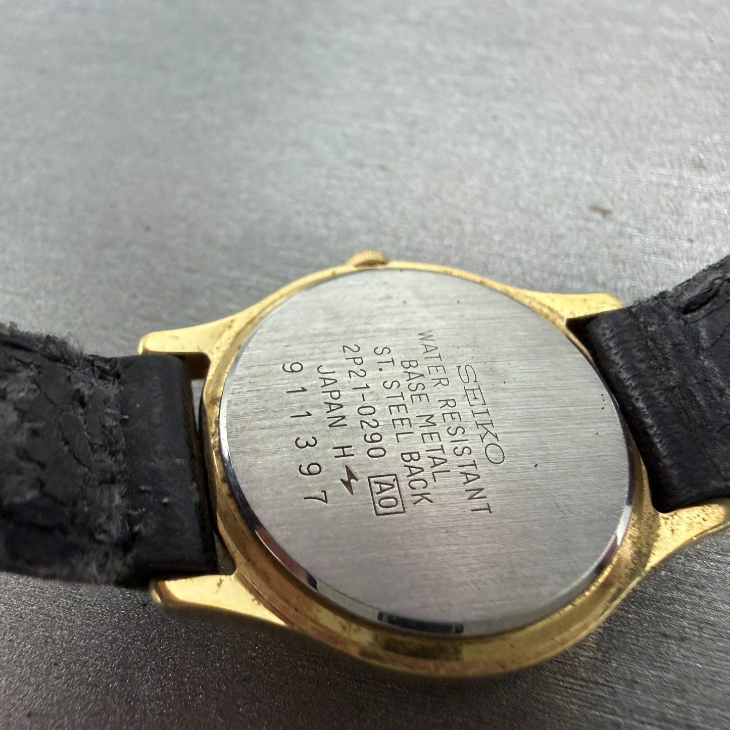 Seiko Avenue Watch Women 25mm Silver Gold Tone Round 2P21-0290 New Battery ER9