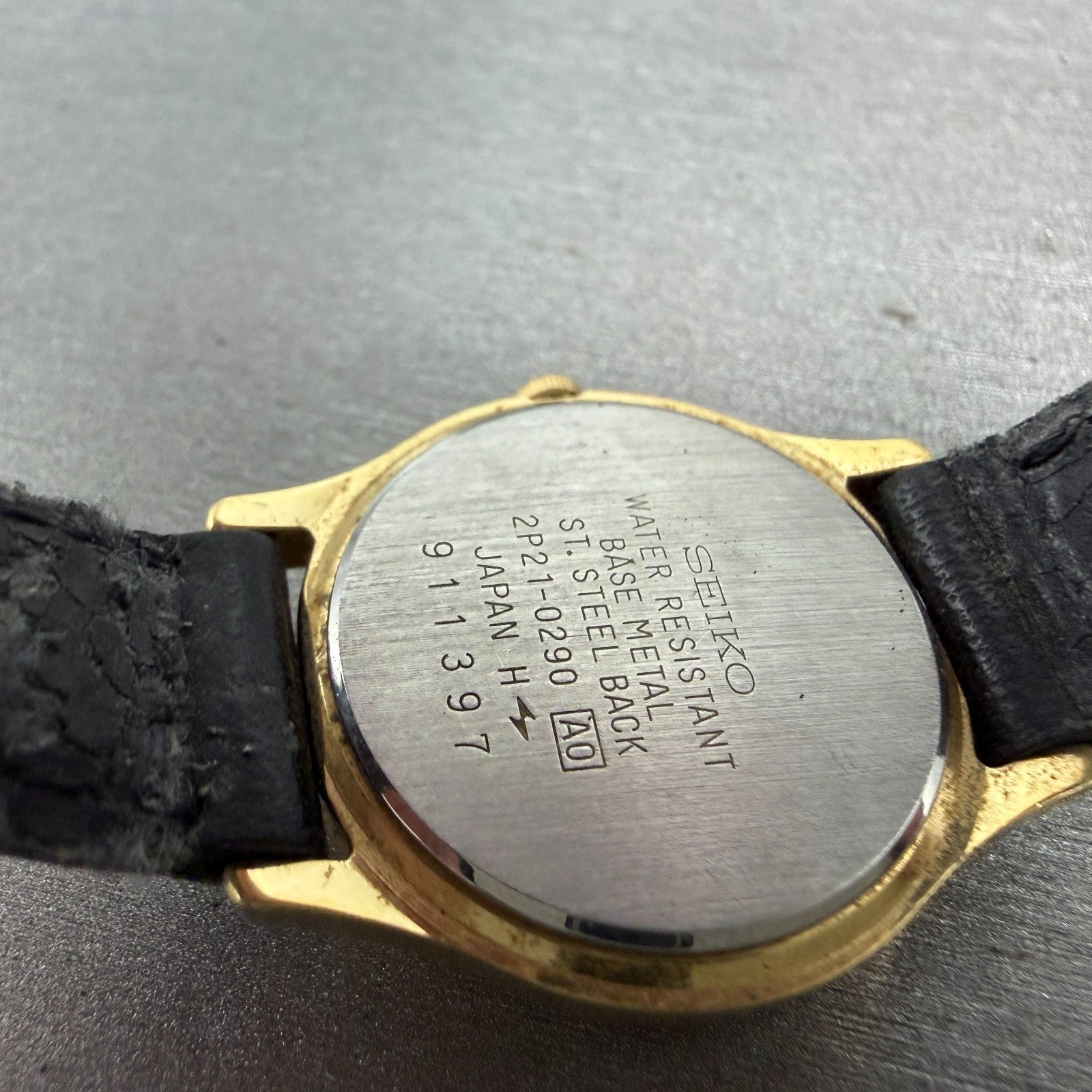 Seiko Avenue Watch Women 25mm Silver Gold Tone Round 2P21-0290 New Battery ER9
