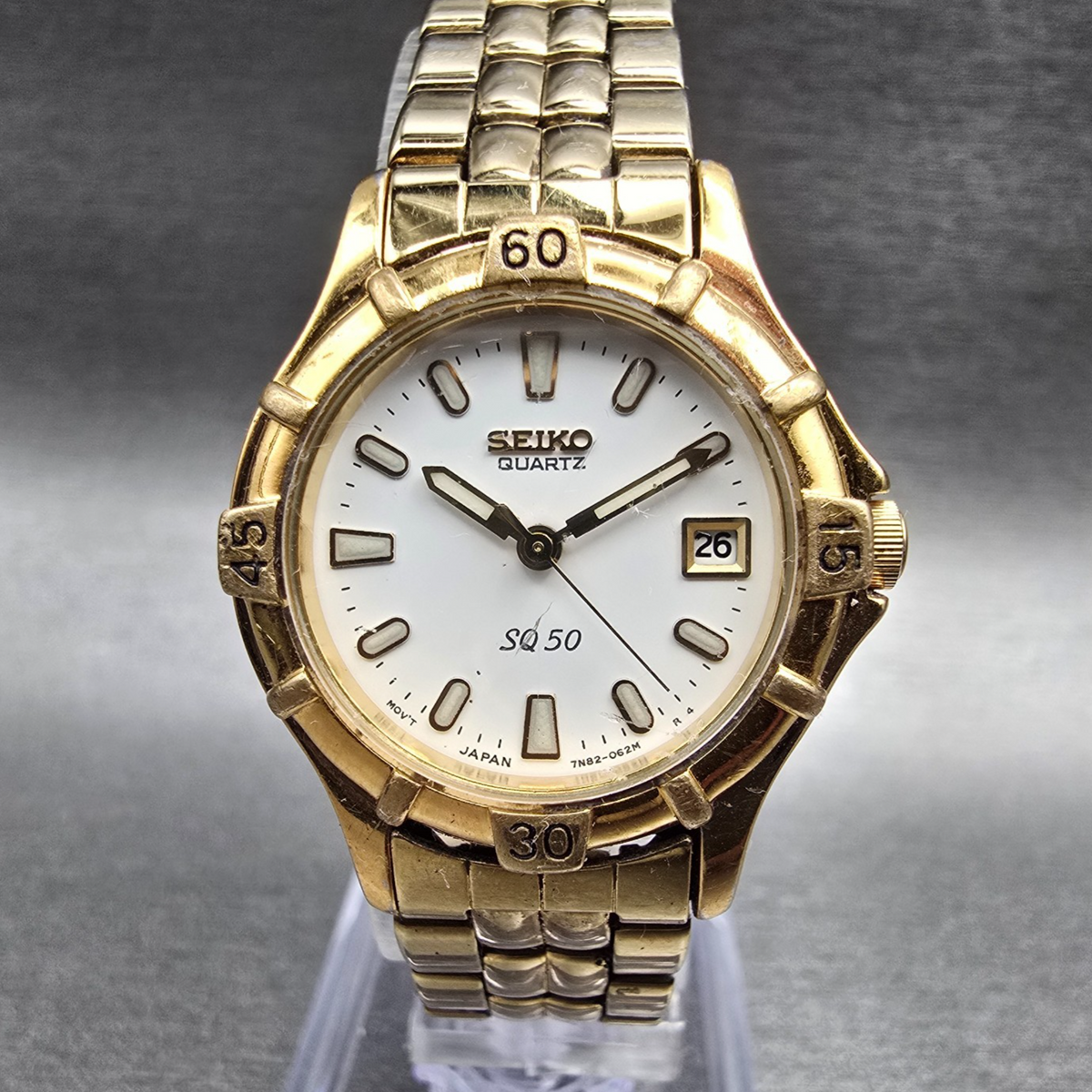 Seiko SQ Watch Women 25mm White Dial Gold Tone Date Round 7N82-0261 New Battery0