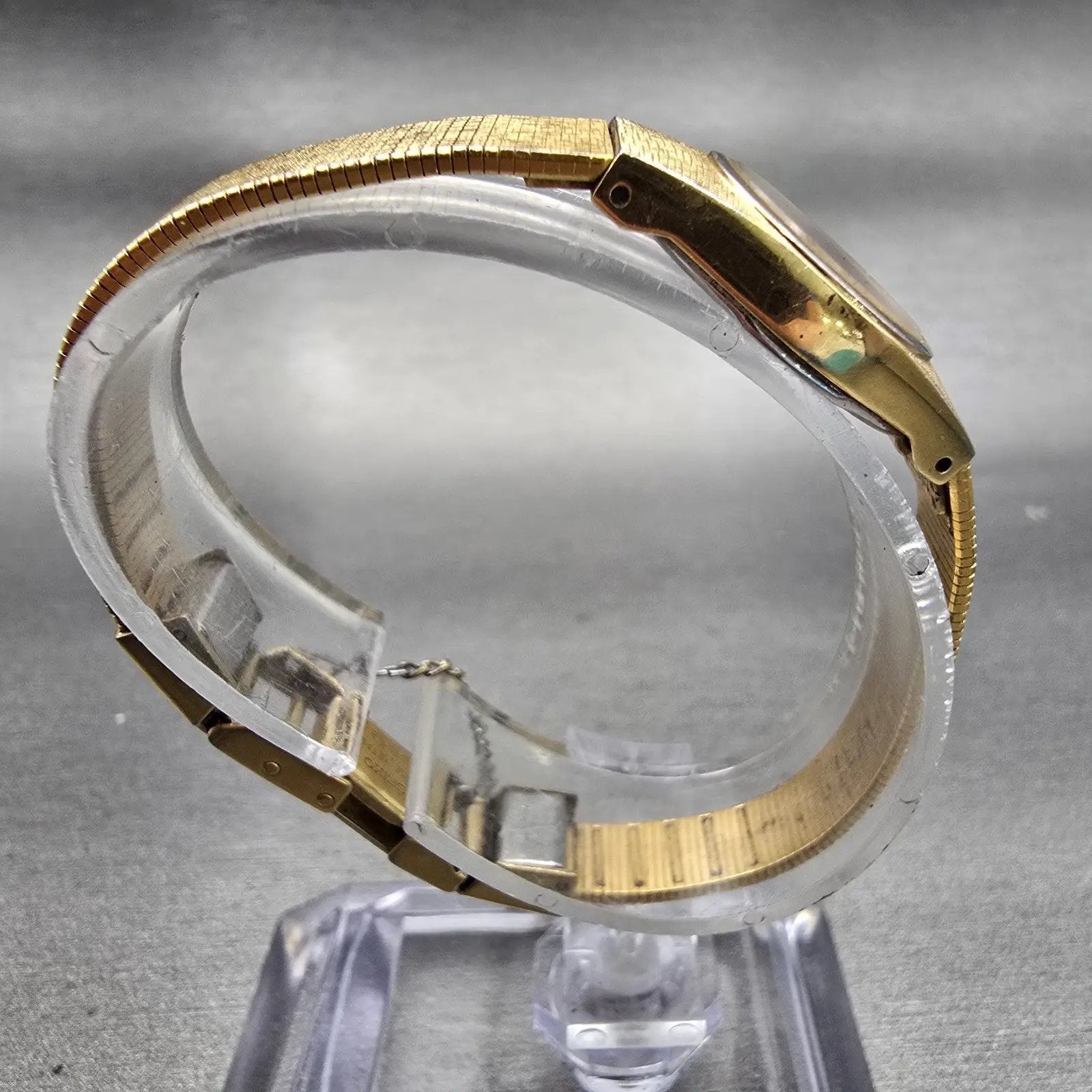 Seiko Watch Women 17mm Black Dial Gold Tone Oval 2Y00-0069 New Battery Vintage8