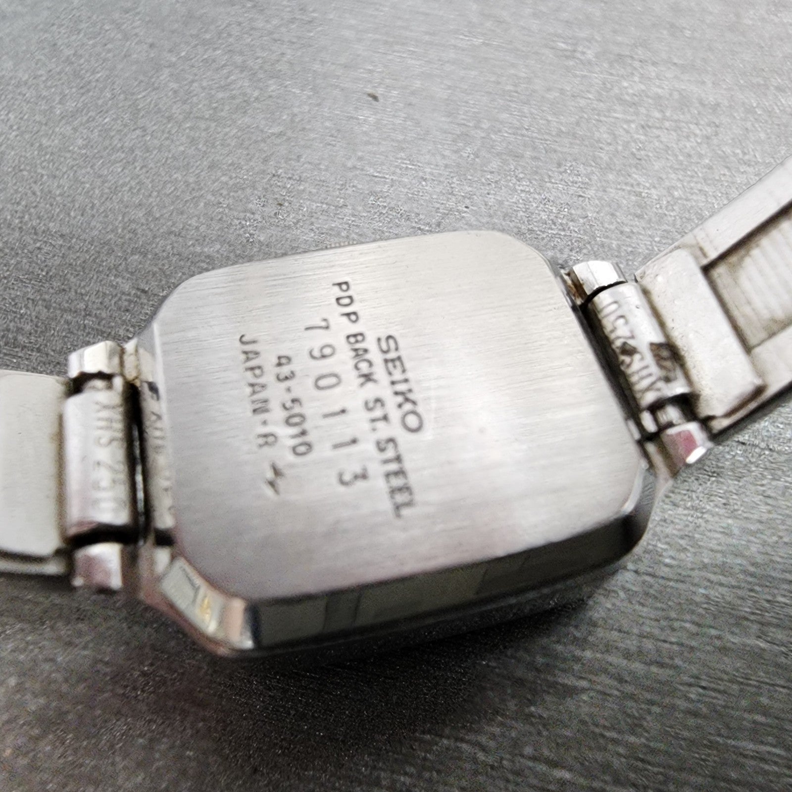 Seiko Tank Watch Women 19mm Silver Dial Silver Tone 435010 New Battery9