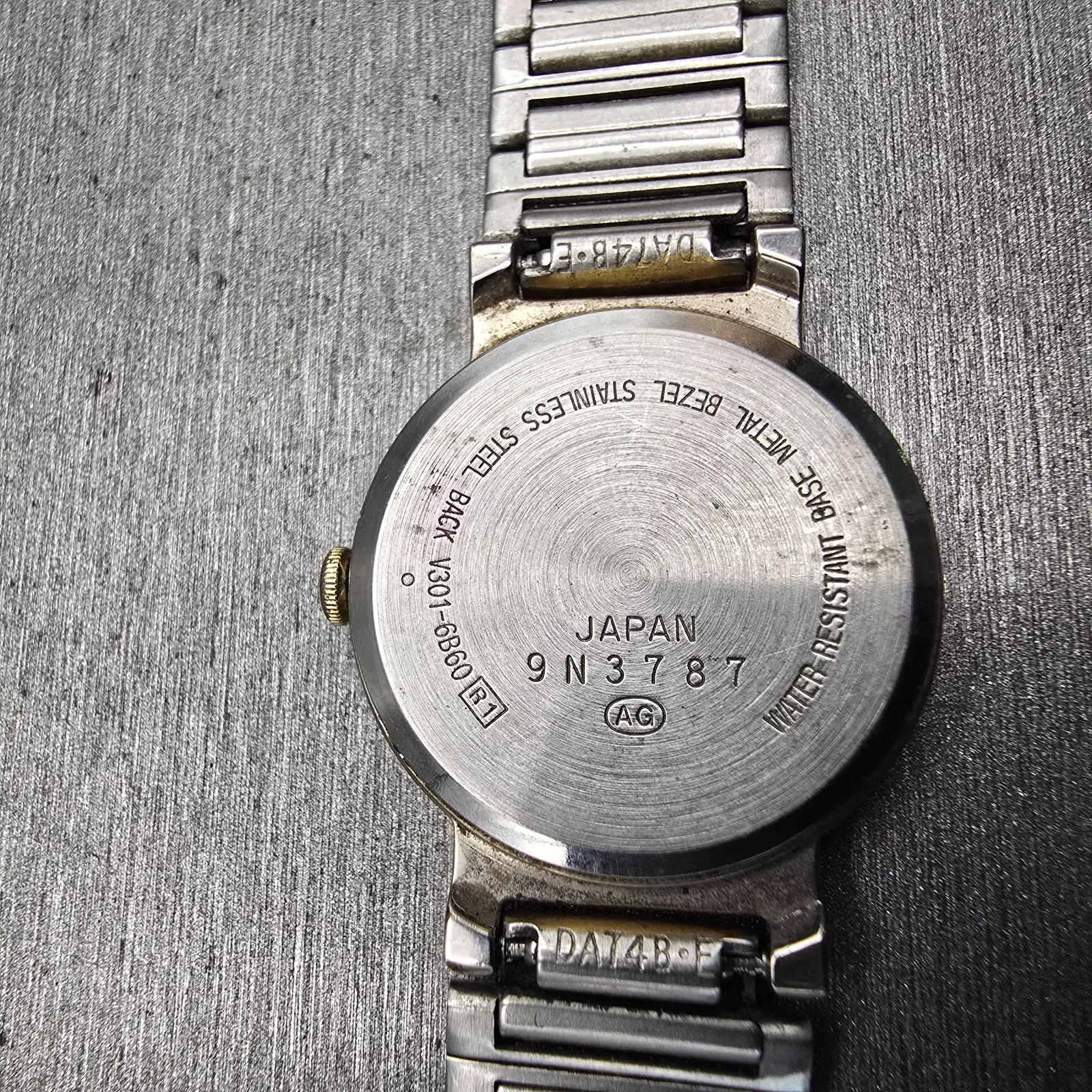 Seiko Alba Urban Watch Women 24mm White Dial Two Tone Round V301-6B60 NewBattery10