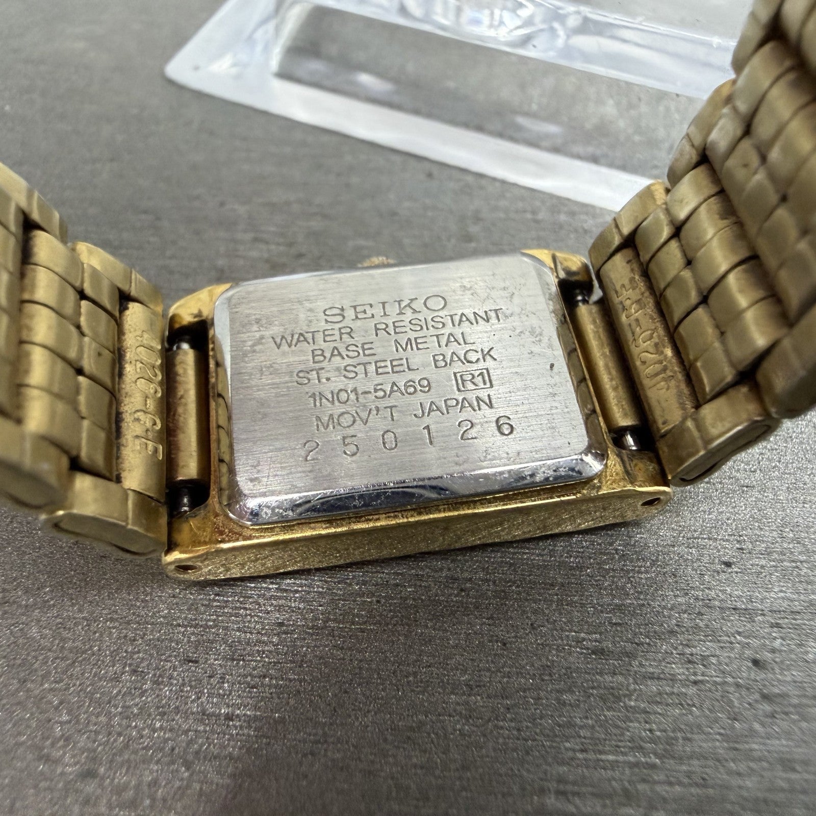 Seiko Tank Watch Women 16mm Black Dial Gold Tone Rectangle 1N015A69 New Battery9
