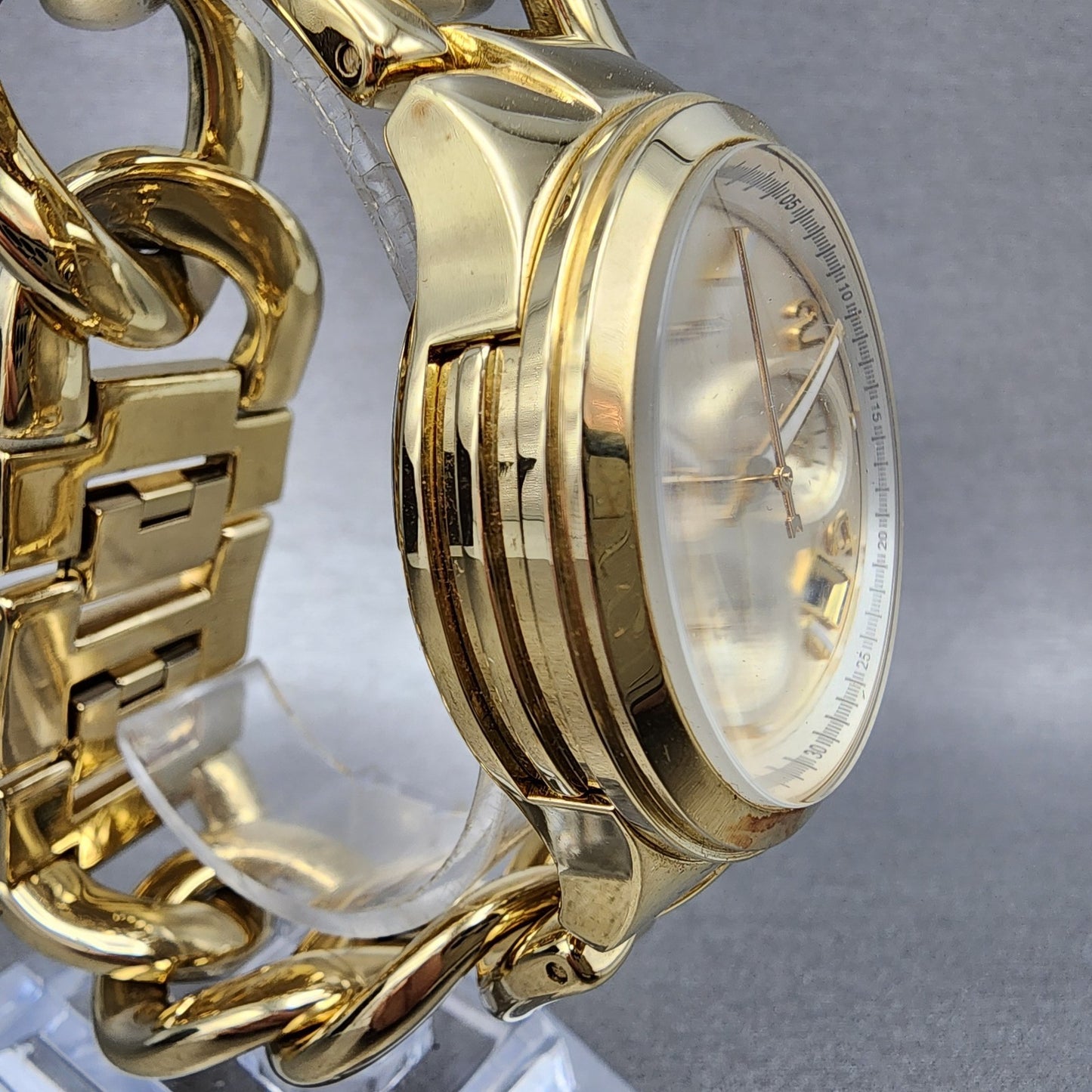 Michael Kors Runway Chronograph Watch Women 38mm Gold Dial Gold Tone New Battery4