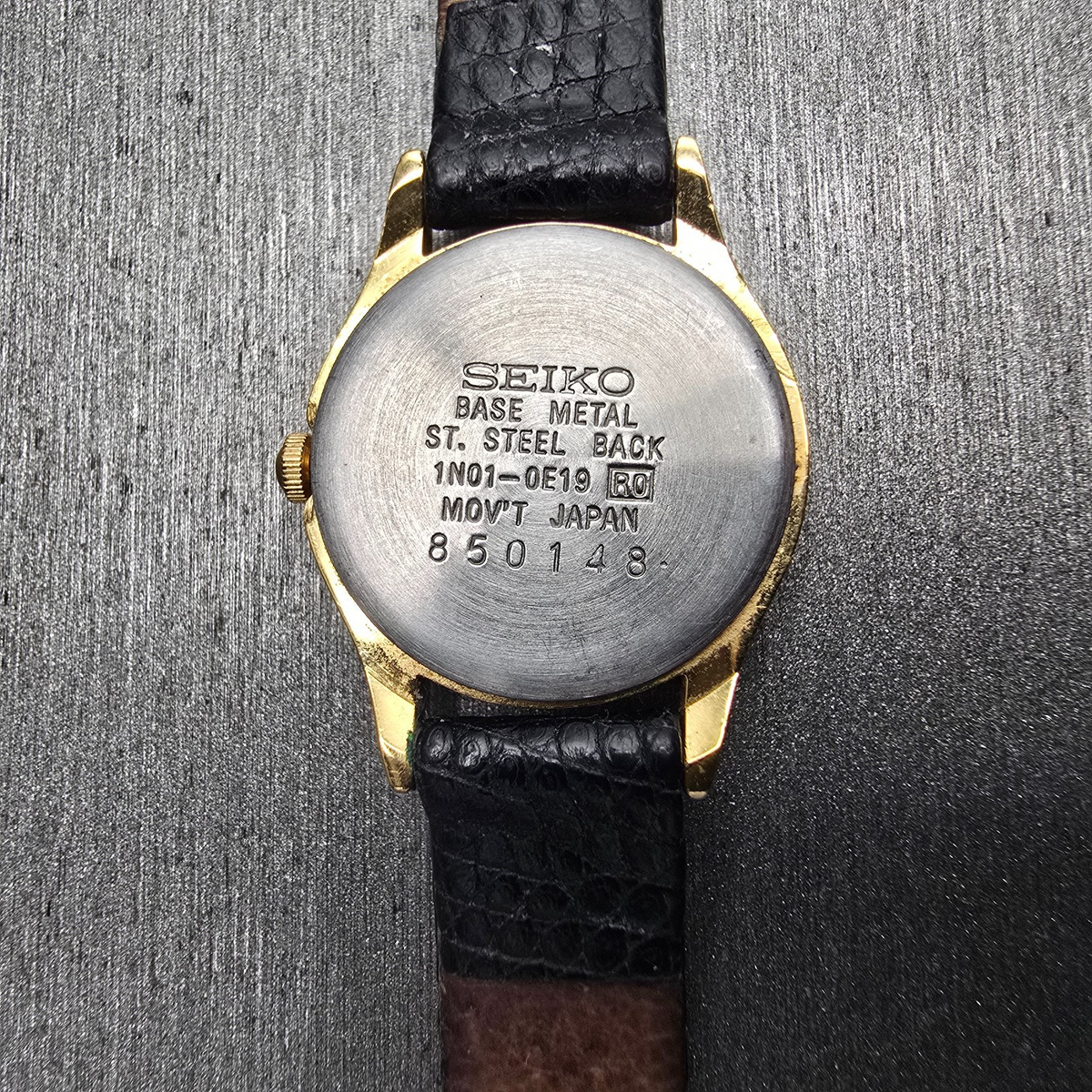 Seiko Watch Women 20mm Gold Dial Gold Tone Round 1N01-0E19 New Battery10