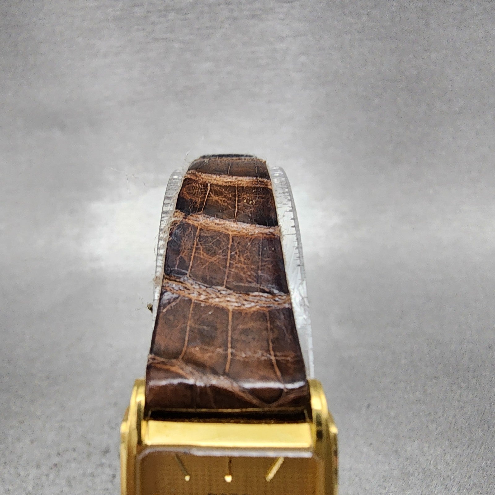 Rado Tank Watch Women 18mm Gold Dial Gold Tone Rectangle 133.9555.2 New Battery4