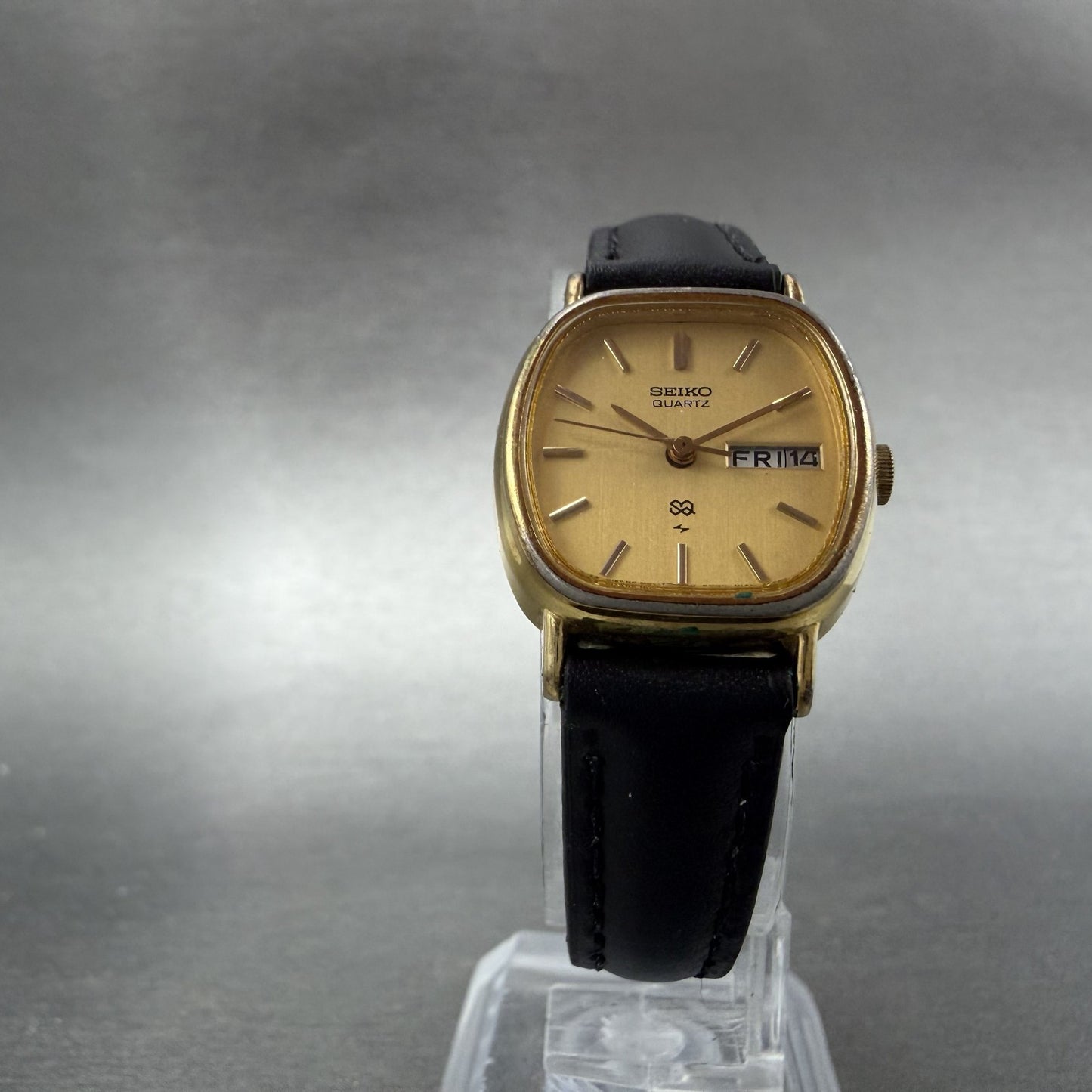 Seiko SQ Watch Women 21mm Champagne Dial Gold Tone Daydate 8523-5009 New Battery5