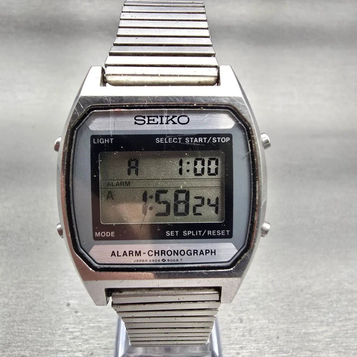 Seiko Digital Watch Men 33mm Silver Tone Alarm Chrono A904-5000 New Battery VTG0