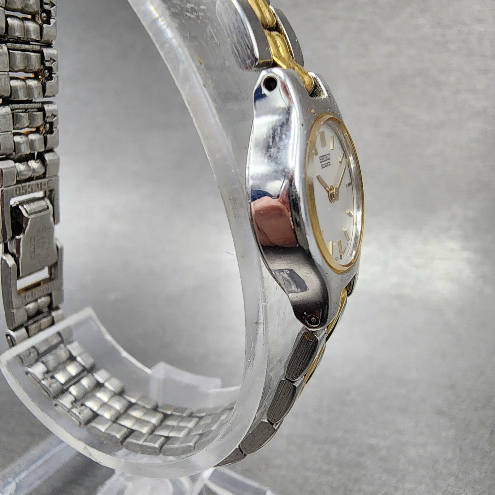 Seiko Watch Women 17mm Silver Dial Two Tone Oval 1F205B29 New Battery4