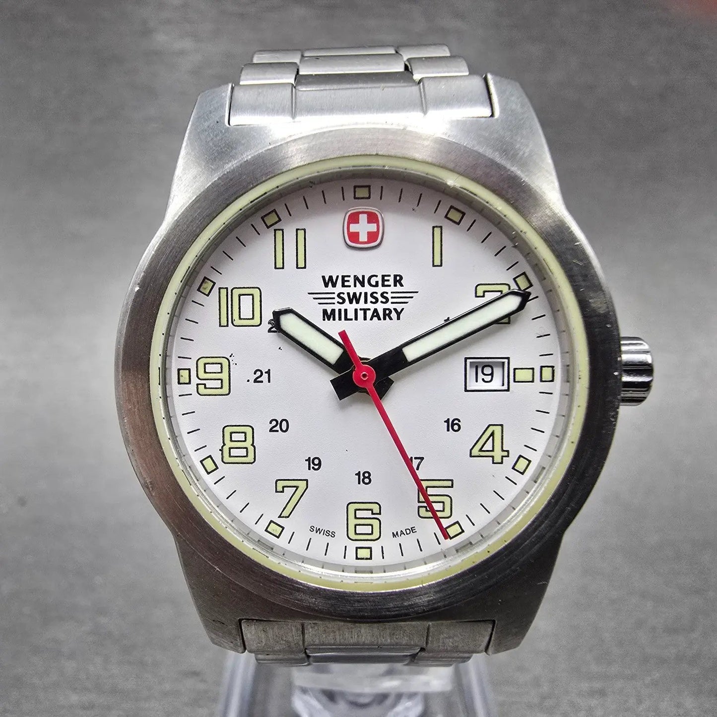 Wenger Swiss Military Watch Women 31mm White Dial Silver Tone Date 7292XZ NewBat0