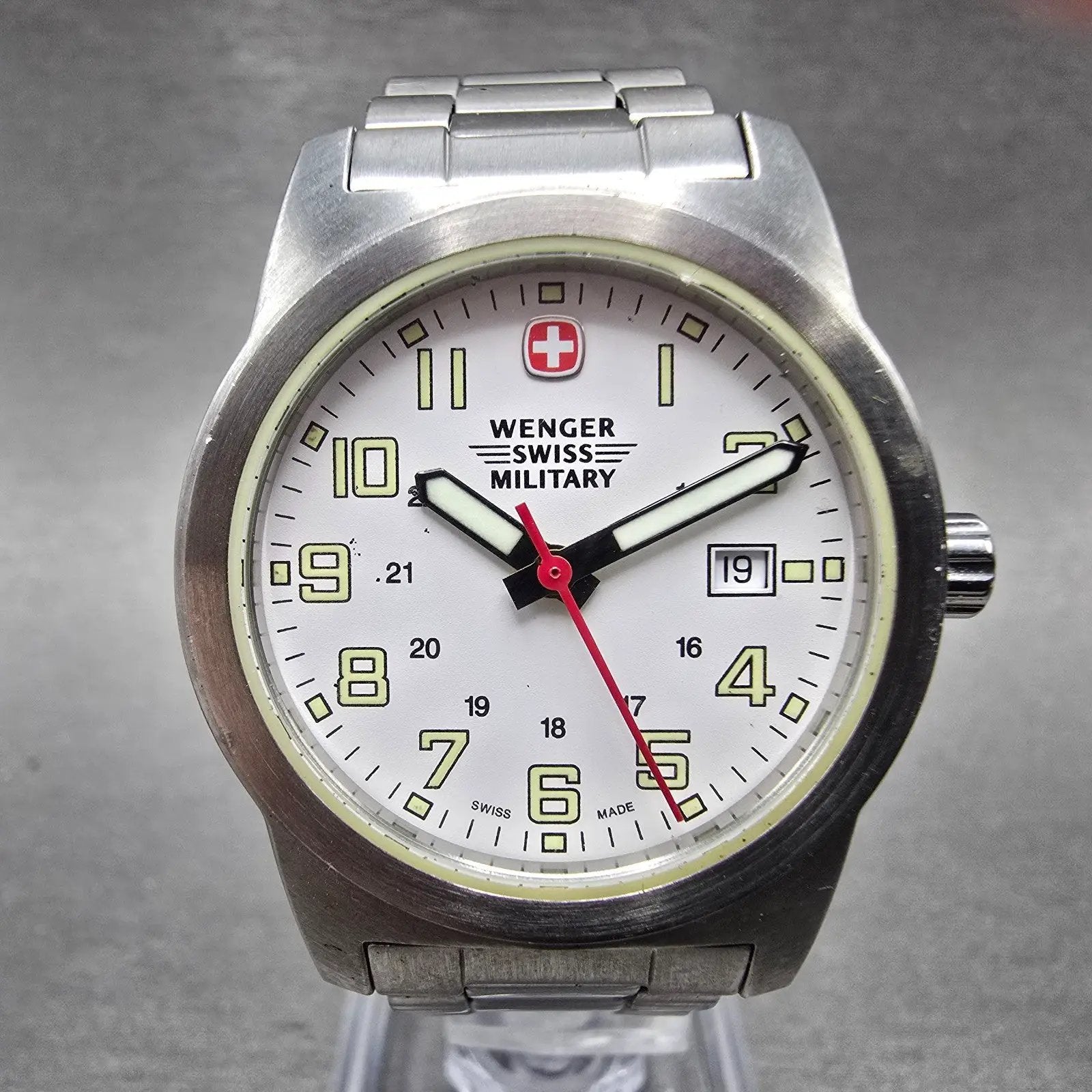 Wenger Swiss Military Watch Women 31mm White Dial Silver Tone Date 7292XZ NewBat0