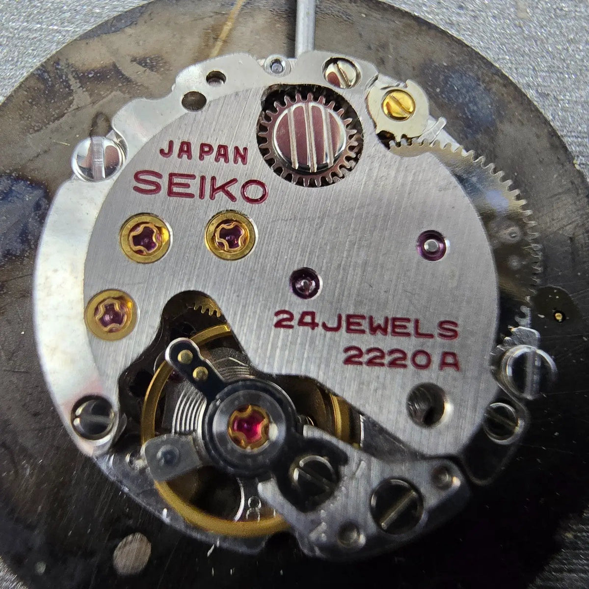 Seiko 2220 Movement Manual Wind 23 Jewels 2 Hand Vintage Japan1