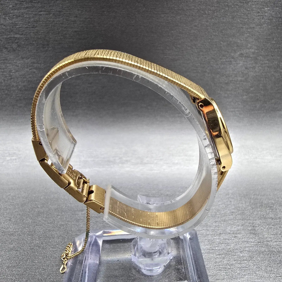 Citizen CQ Watch Women 16mm Black Dial Gold Oval 5920-S49615 New Battery JP48