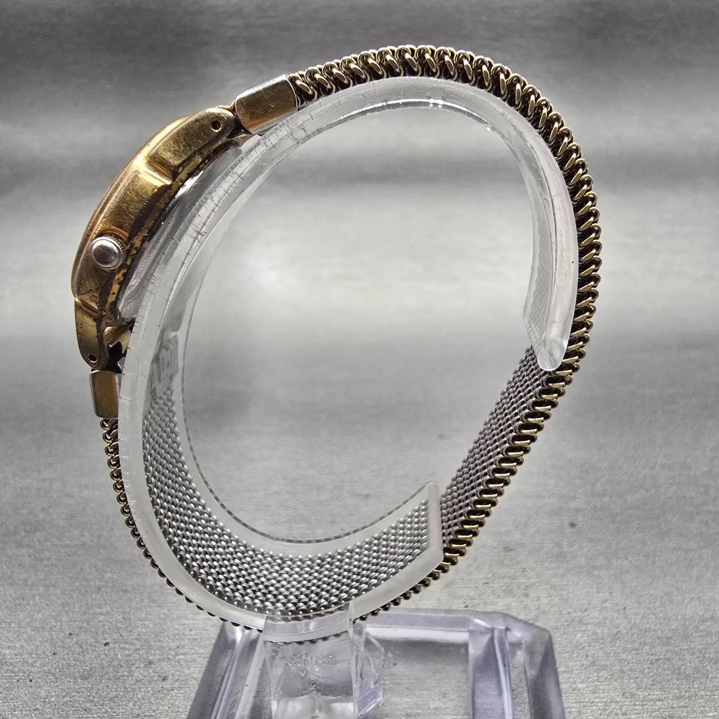 Seiko Alba Watch Women 25mm Ivory Dial Gold Tone Round V501-0ET0 New Battery VTG6