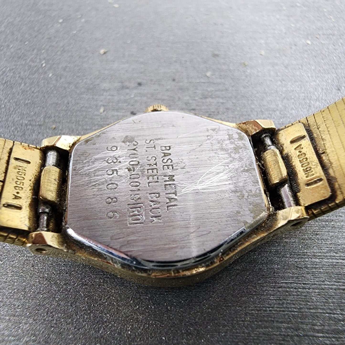 Seiko Watch Women 18mm Champagne Dial Gold Tone Round 2y000019 New Battery9