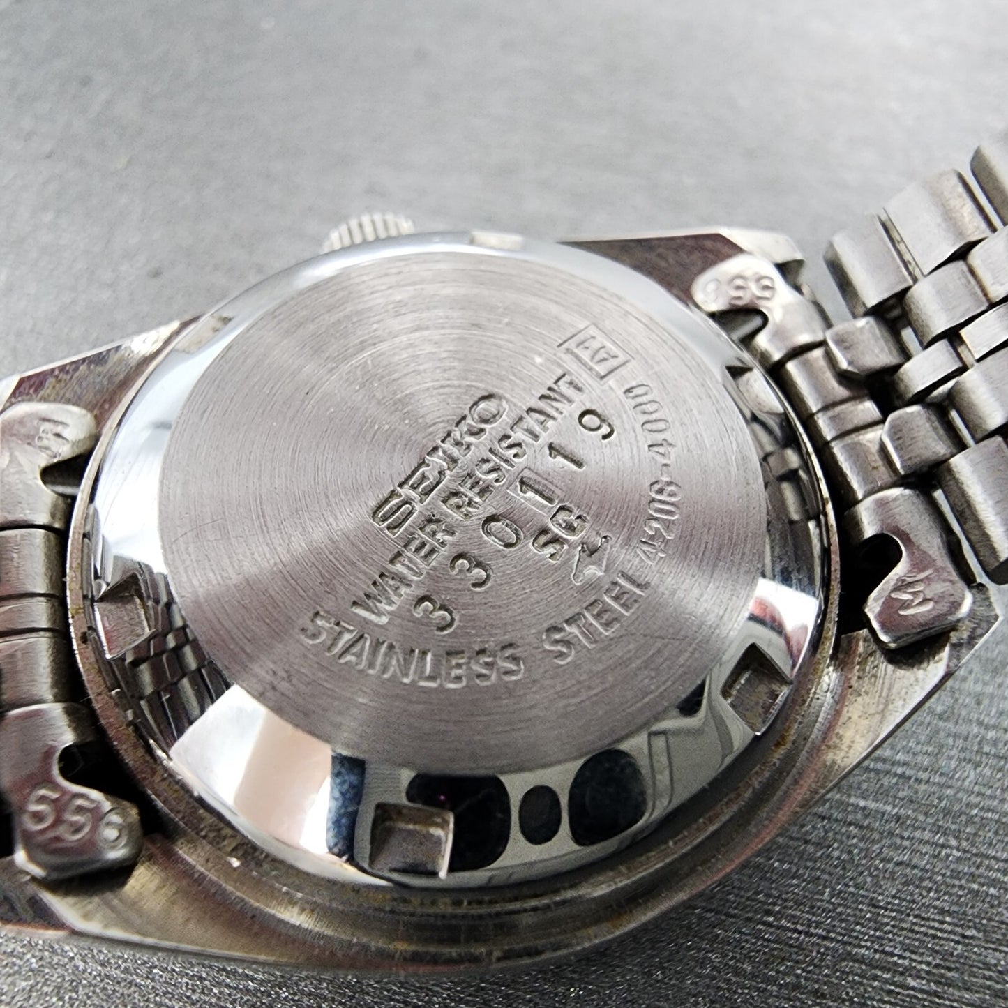 Seiko 5 Automatic Watch Women 25mm White Dial Silver Tone Daydat Round 610675209