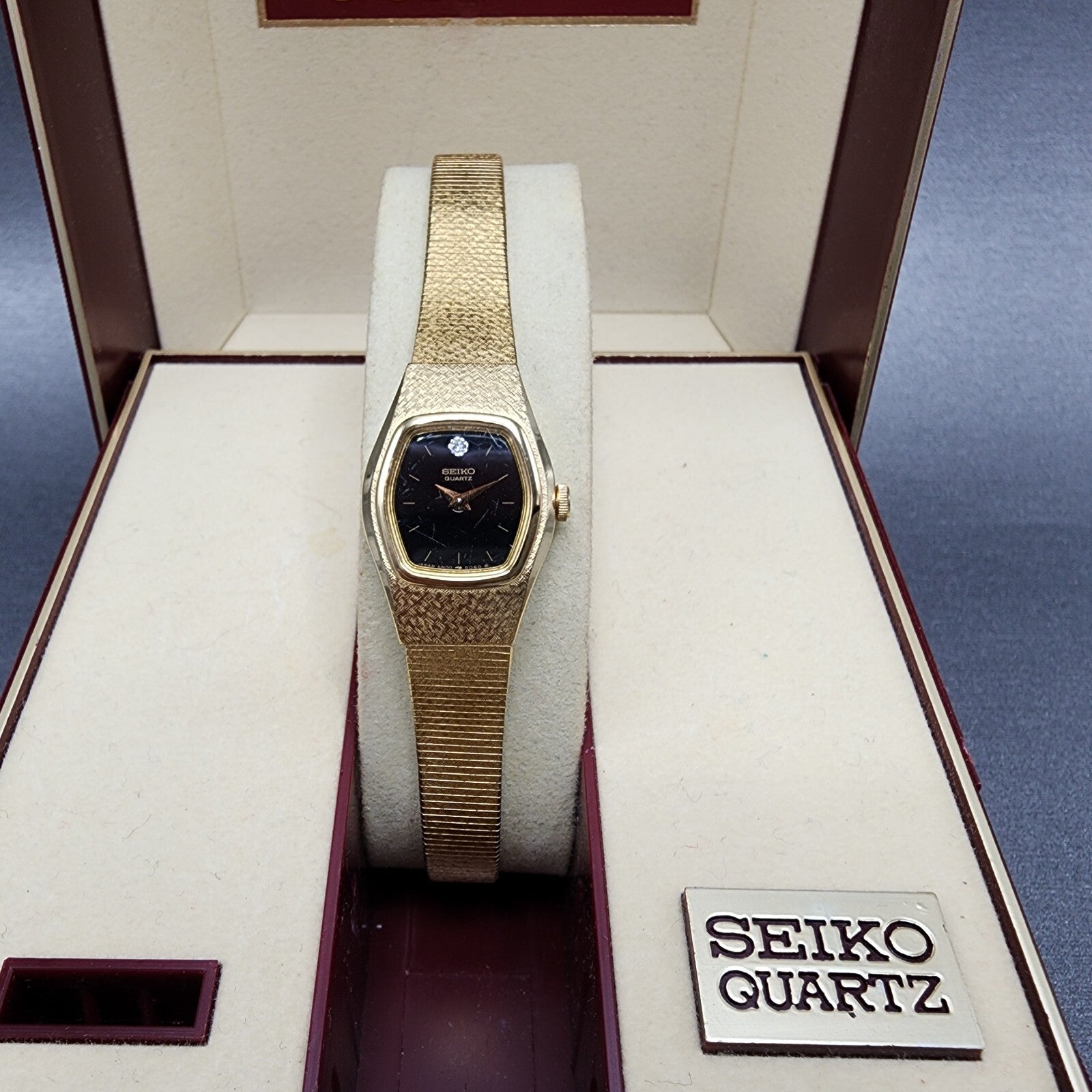 Seiko Watch Women 17mm Black Dial Gold Tone Hexagom 4N005059 New Battery0